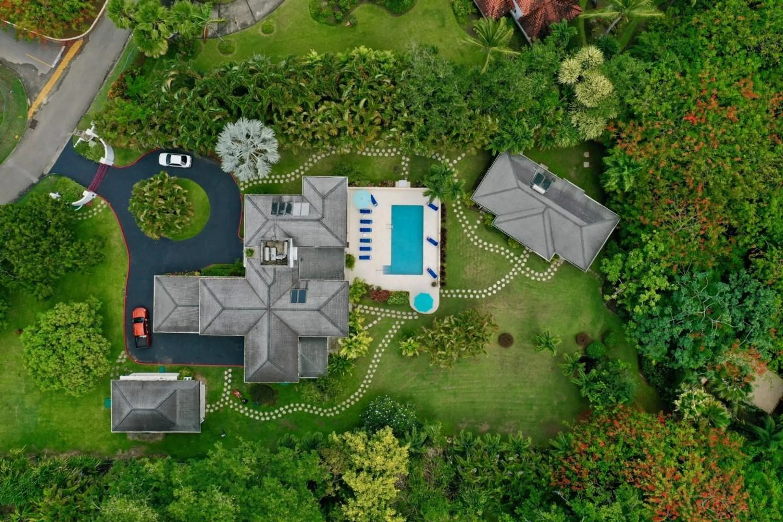 Classical Barbados Beach Villa with Private Pool and Beach Club Access — photograph 4