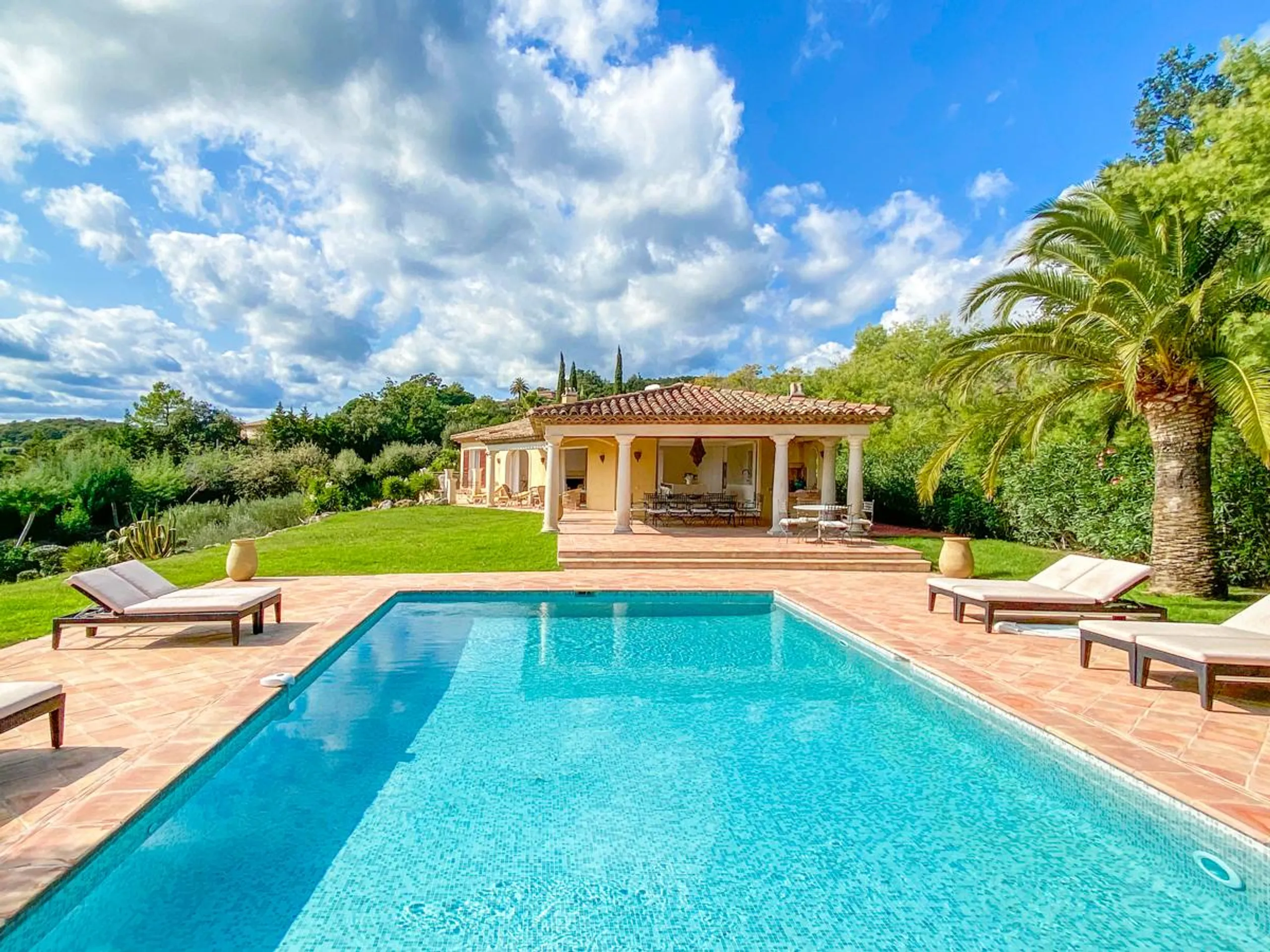 Stunning Hillside Villa with Heated Swimming Pool and Gulf Views — photograph 2