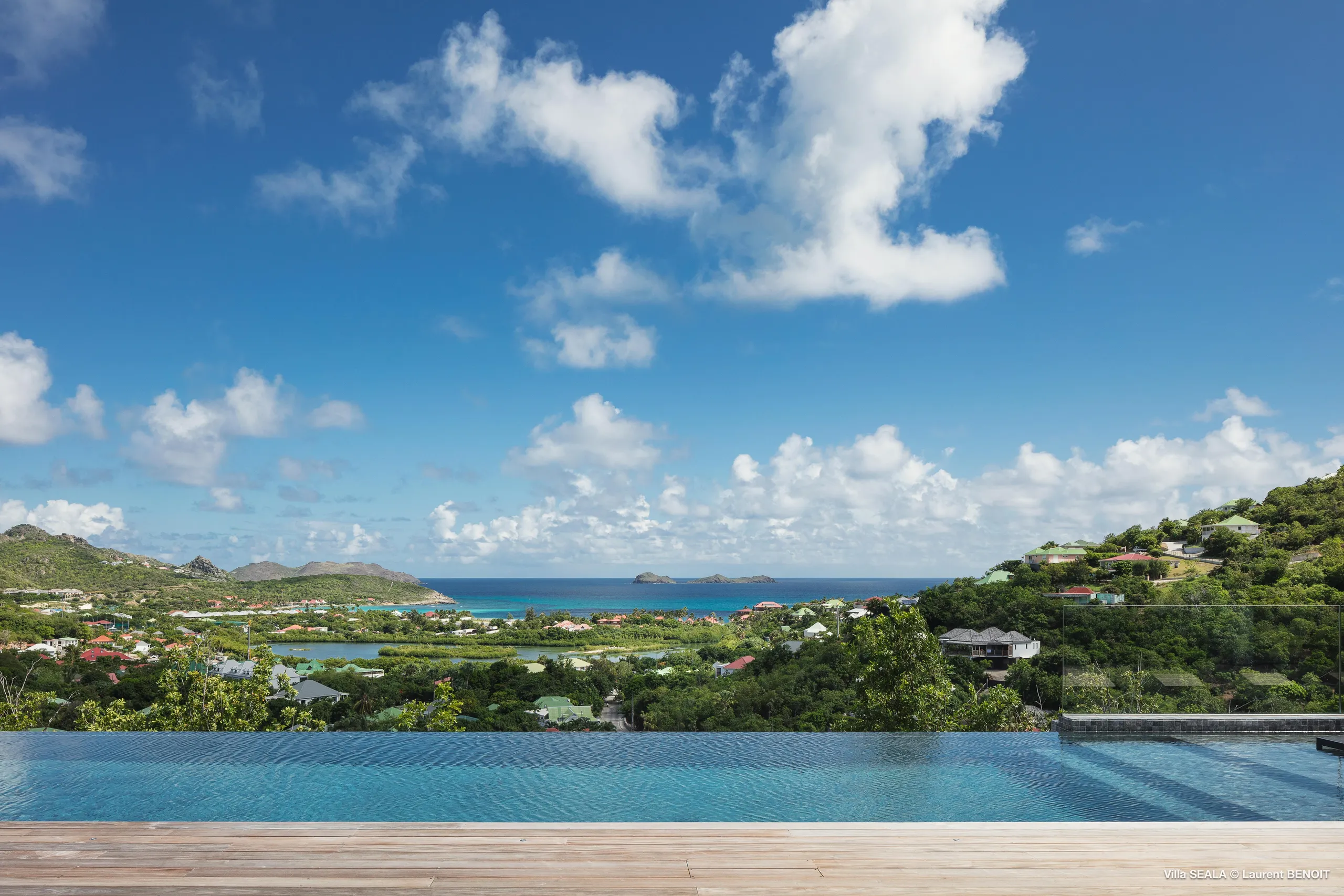 Elegant St Jean Villa with Infinity Pool and Stunning Panoramic Views — photograph 2