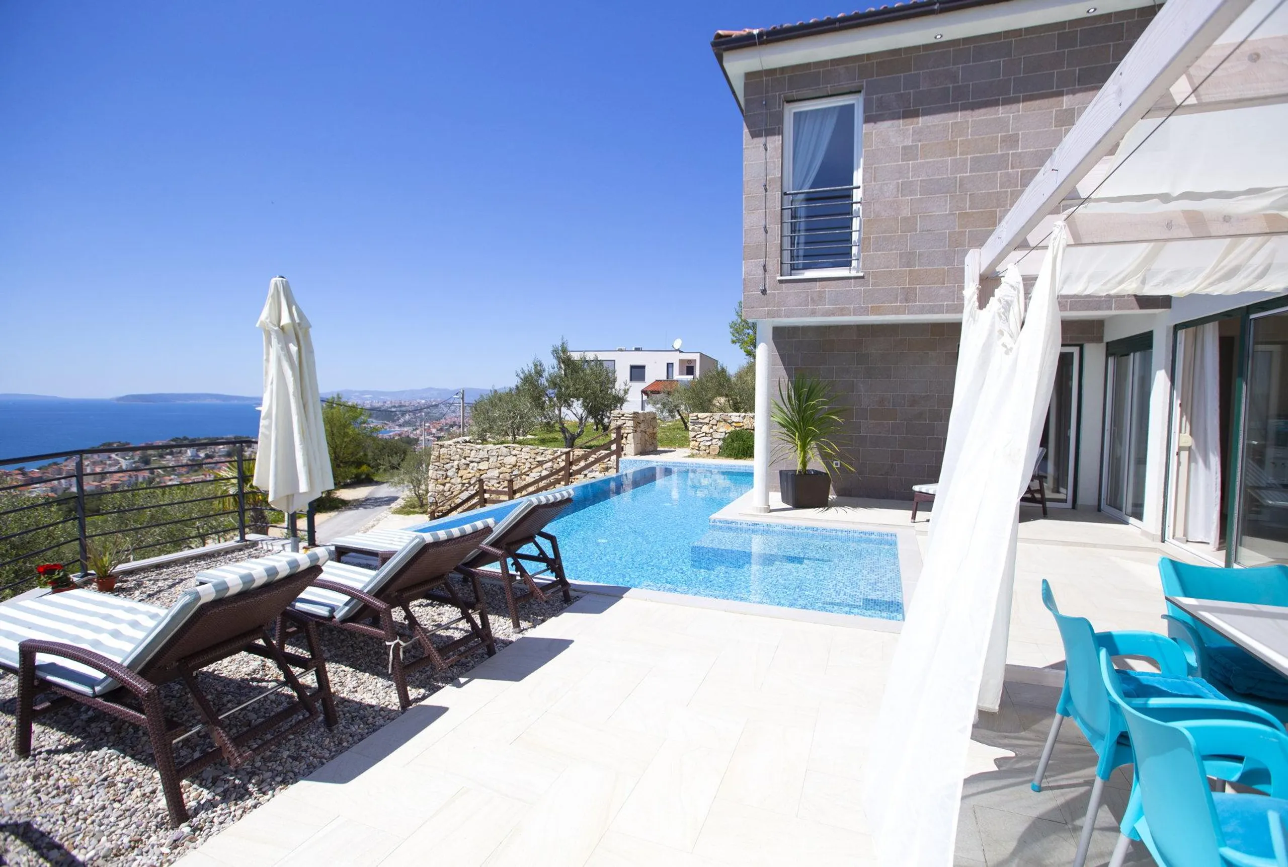 Relaxing Mediterranean Villa with Private Pool and Sea Views — photograph 3