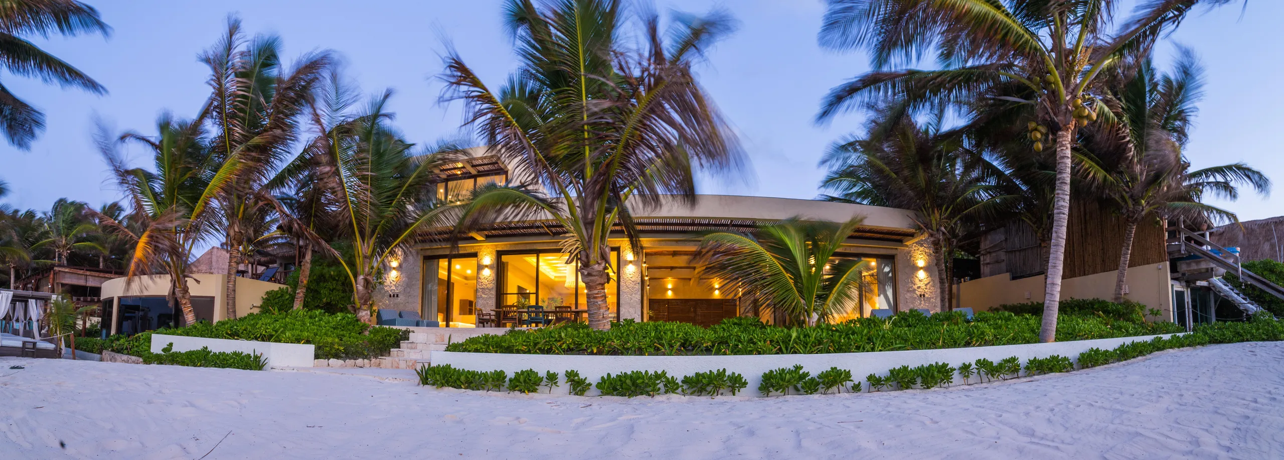 High-End Haven in Paradise with Infinity Pool and Private Beach — photograph 12