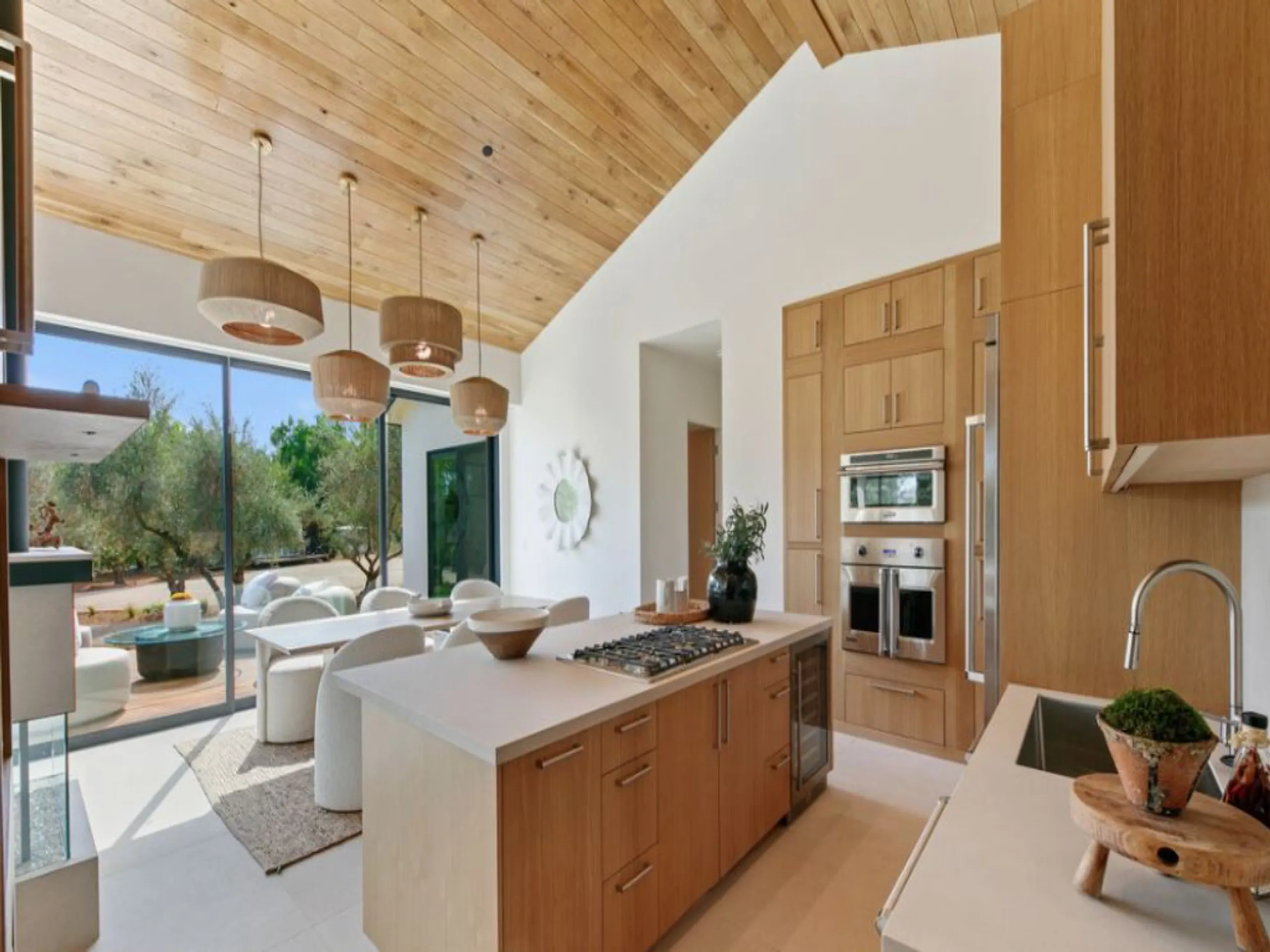 Architectural Malibu Farmhouse with Creative Studio, Pool & Two-Acre Ground — photograph 11