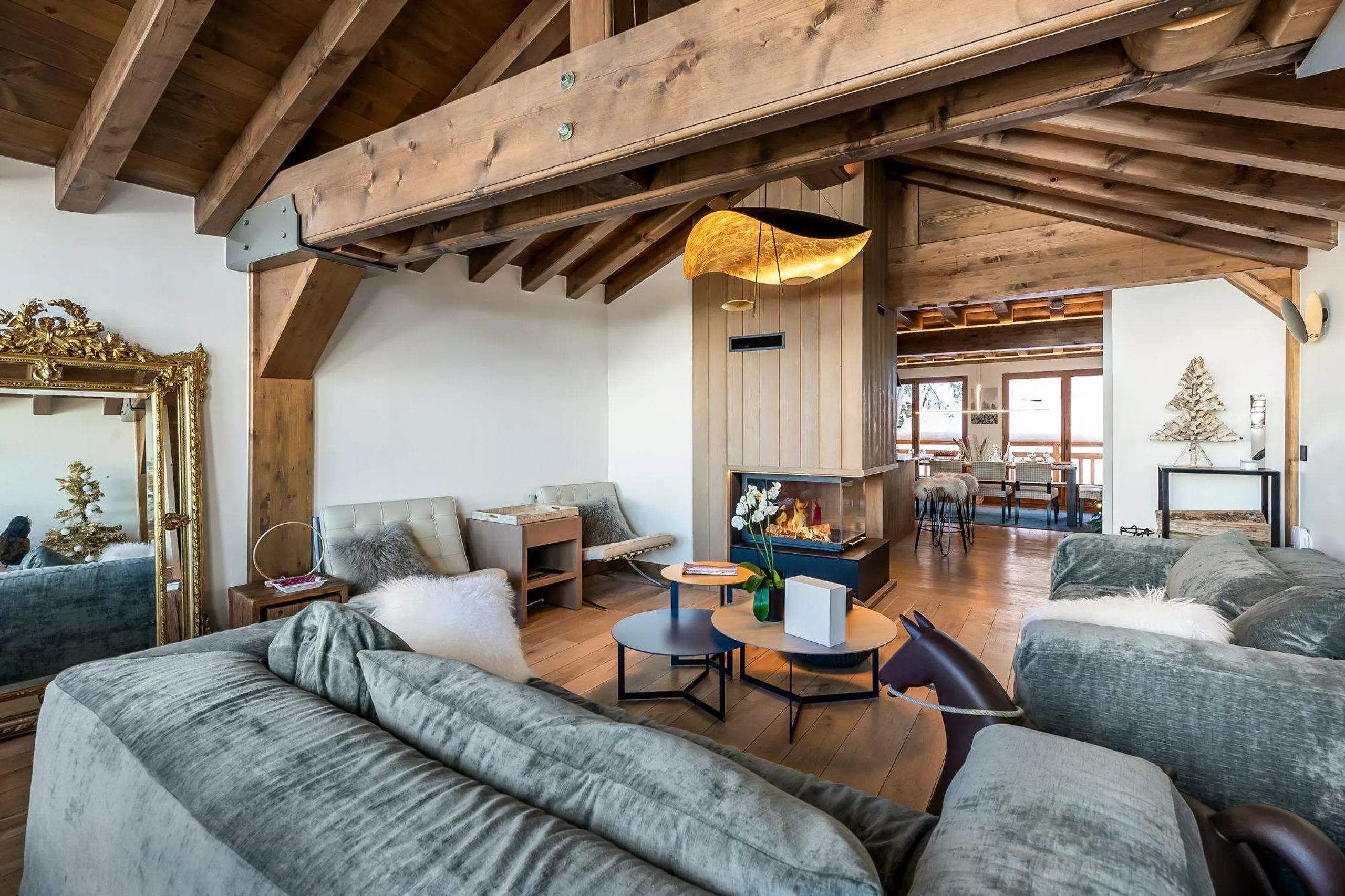 Posh Contemporary Villa with Sauna and Mountain Views — photograph 3