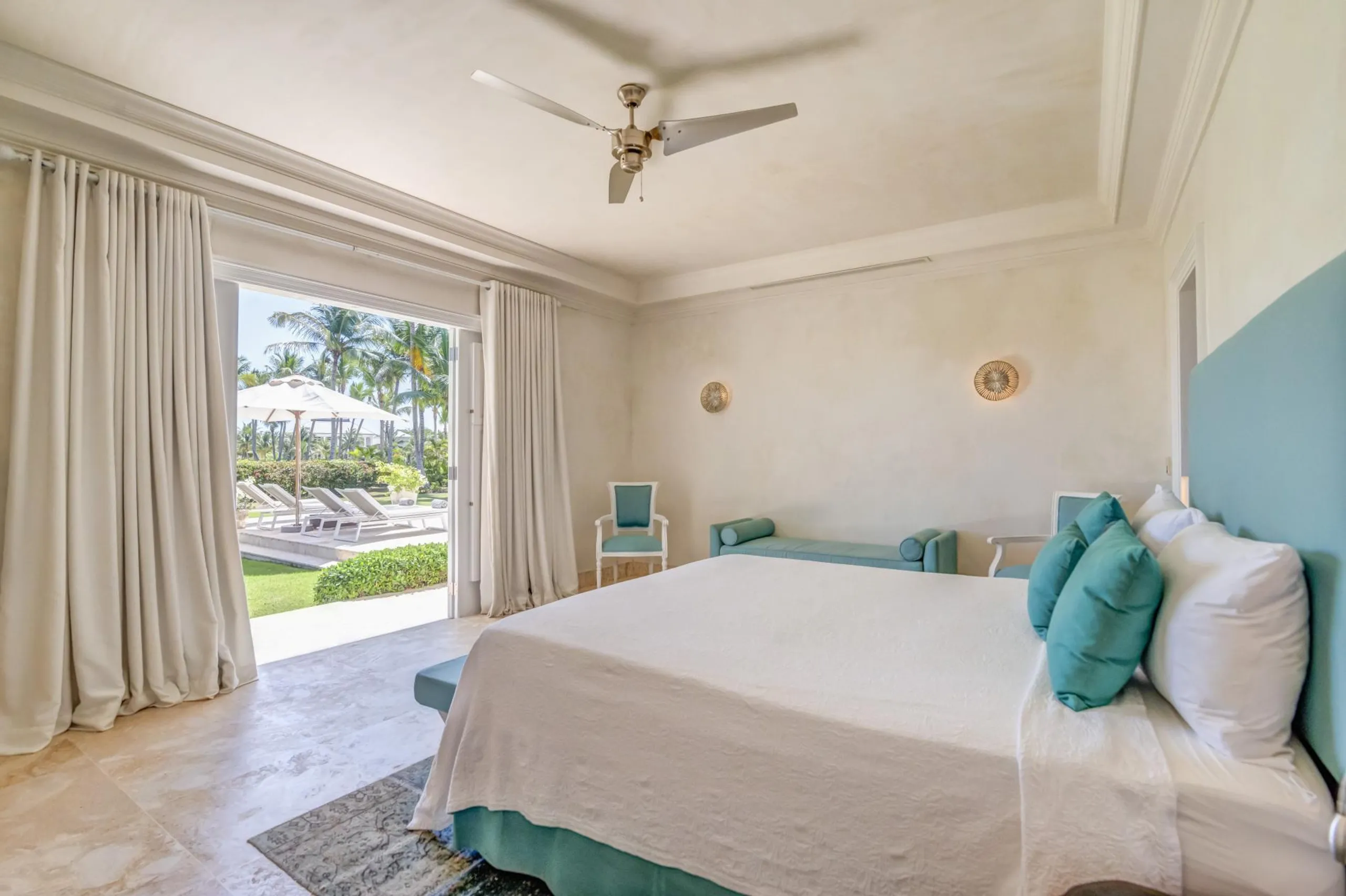 Lavishly Appointed Villa with Private Pool and Golf Course View — photograph 7