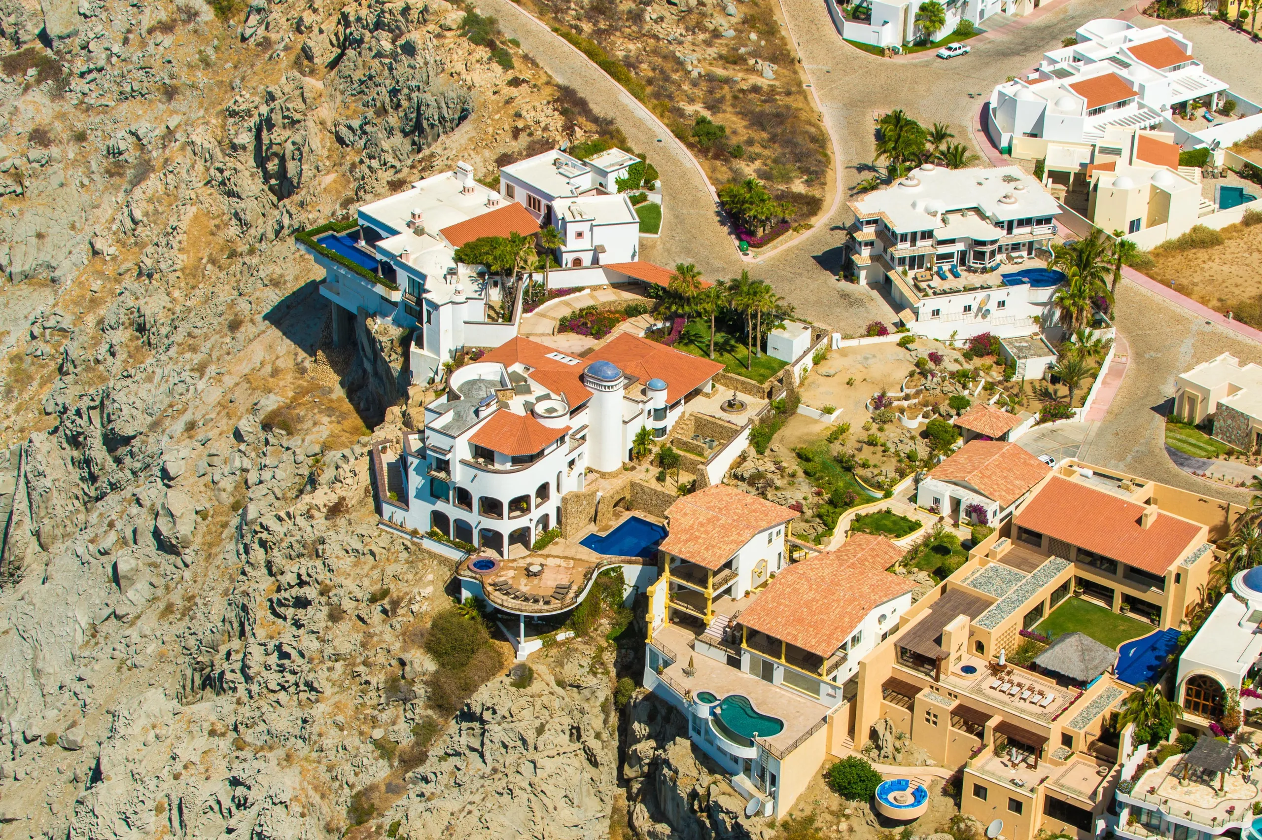 Grandiose Pedregal Villa with Pool and Majestic Views — photograph 8