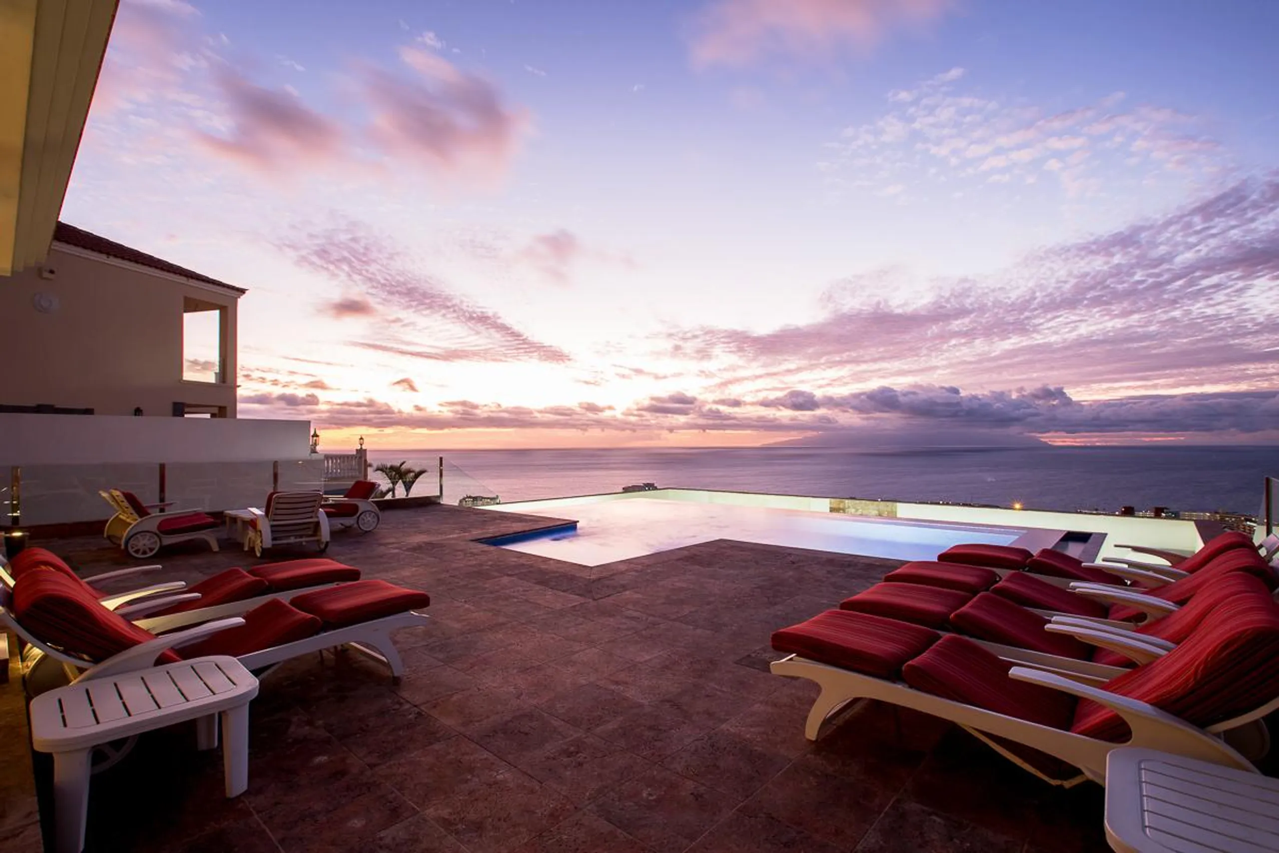 Modern Oceanview Villa with Private Pool, Jacuzzi, and Panoramic Ocean Views — photograph 5