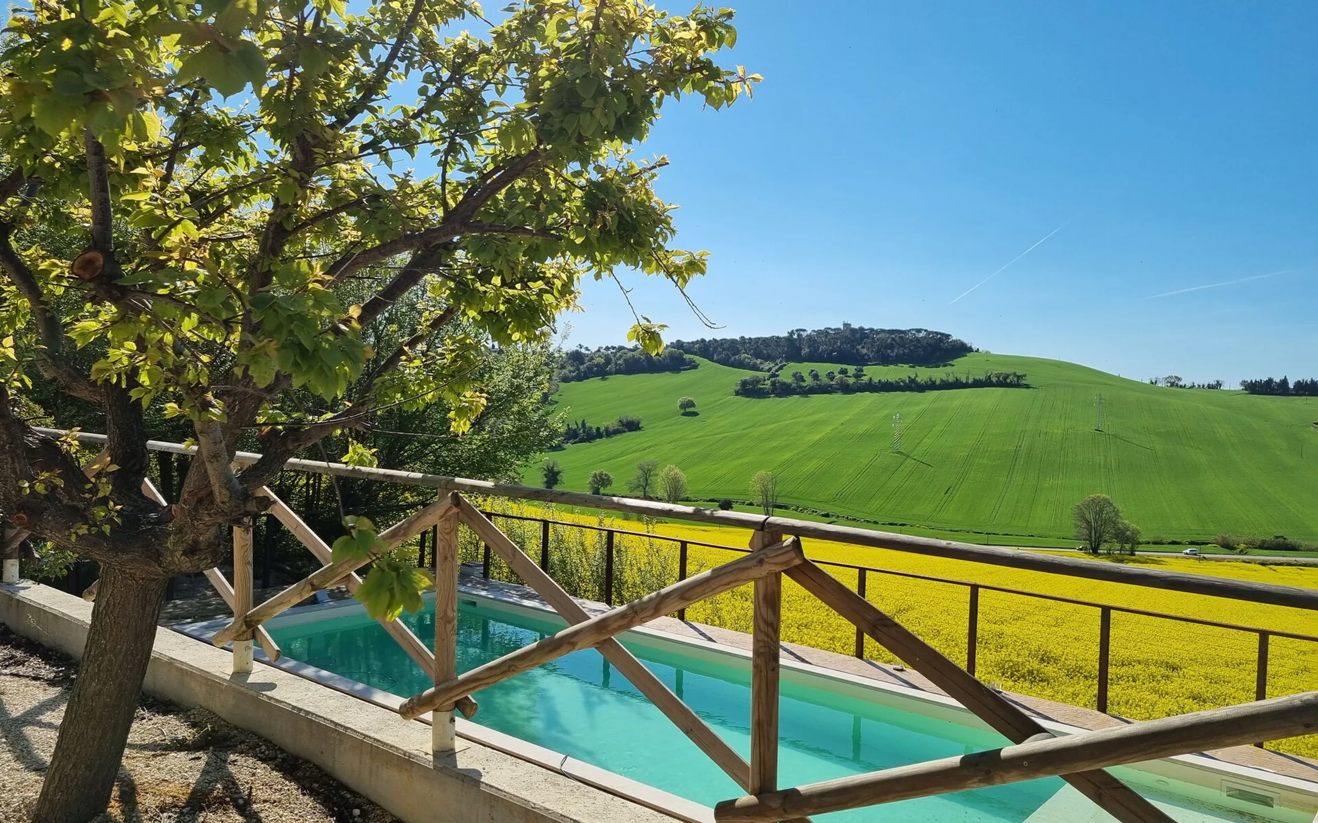 Enchanting Countryside Villa with Private Pool and Greenery Views — photograph 5