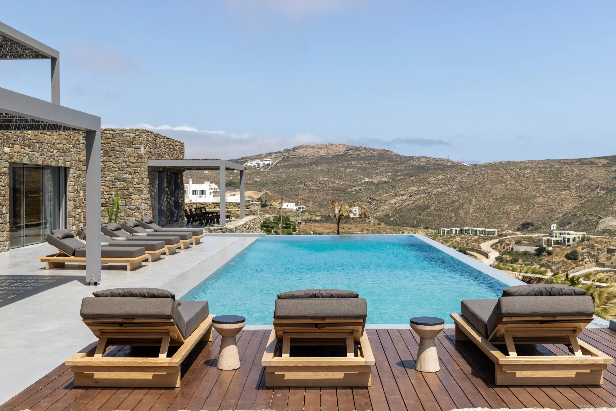 Luxury Mykonos Villa: Breathtaking Views, Modern Design, and Unparalleled Comfort — photograph 2