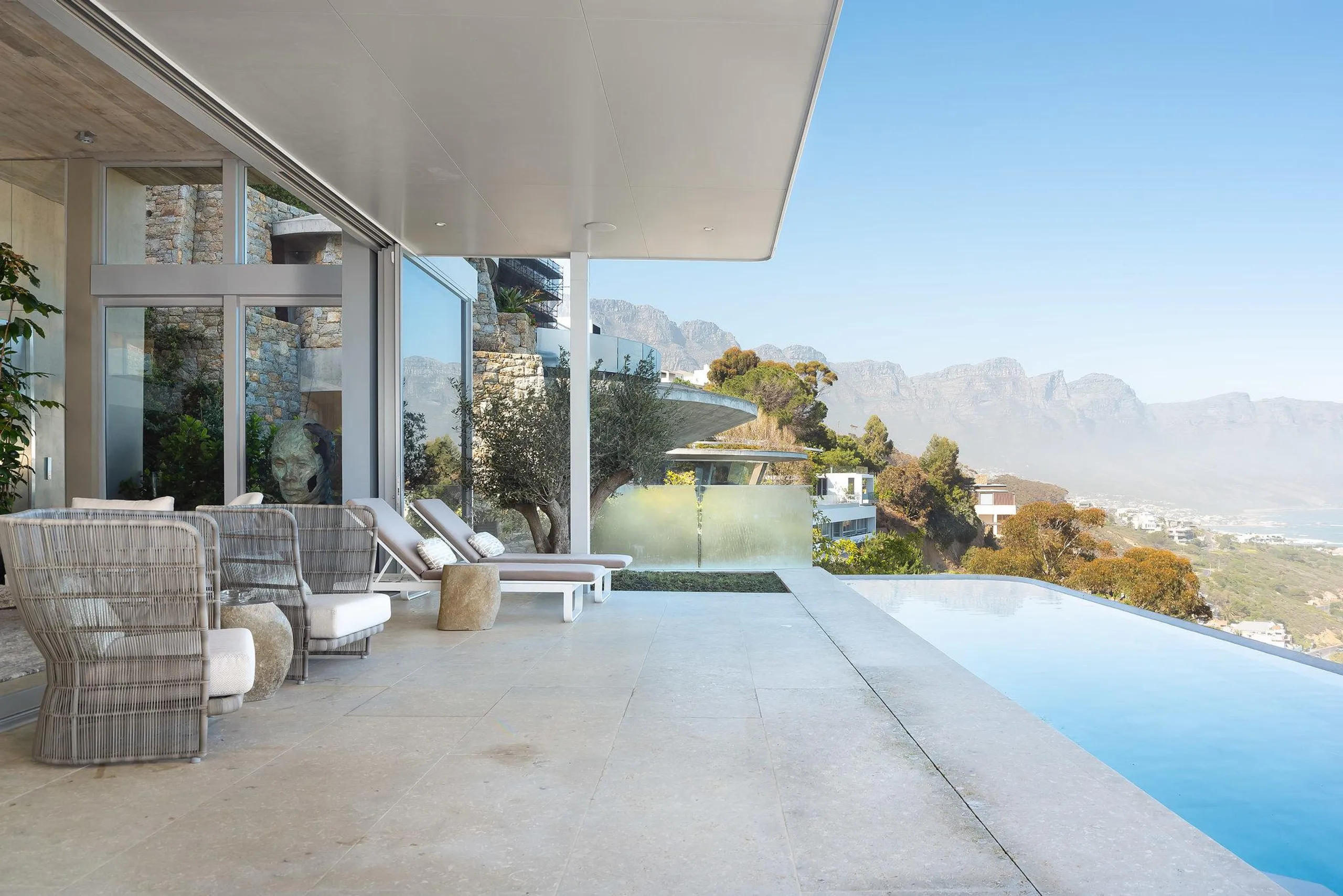 Elevated Luxury Villa in Clifton with Infinity Pool and Ocean Views — photograph 8