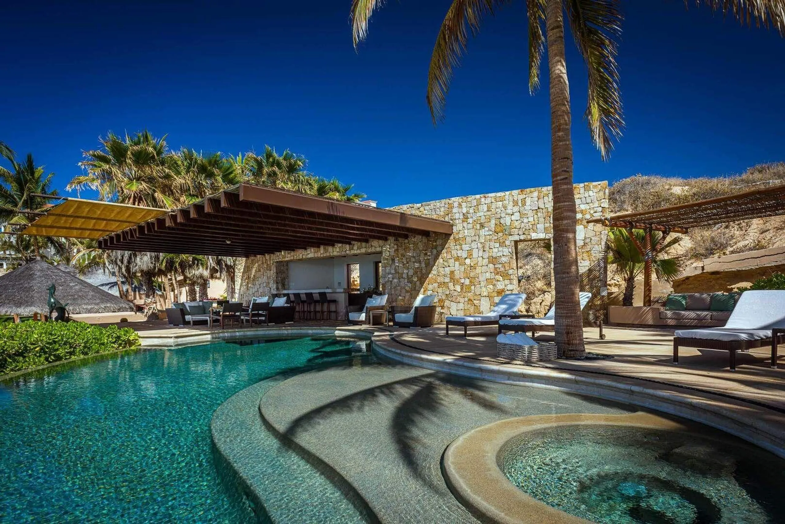 Stunningly Unique Cabo Real Vacation Villa with Infinity Pool, Hot Tub and Incredible Ocean Views — photograph 2