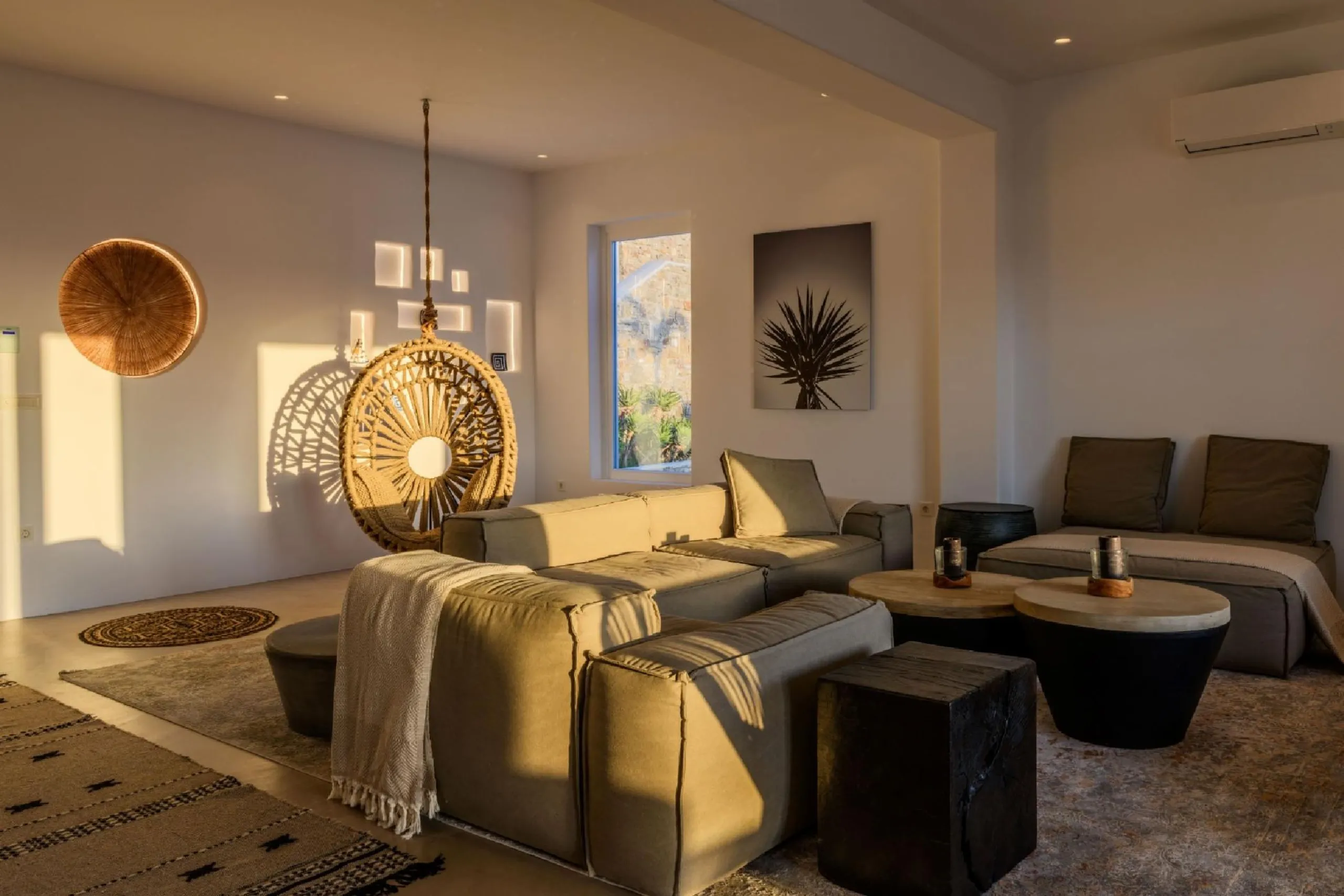 Mykonos Grand Luxury Estate with Infinity Pool and Stunning Sea Views — photograph 11