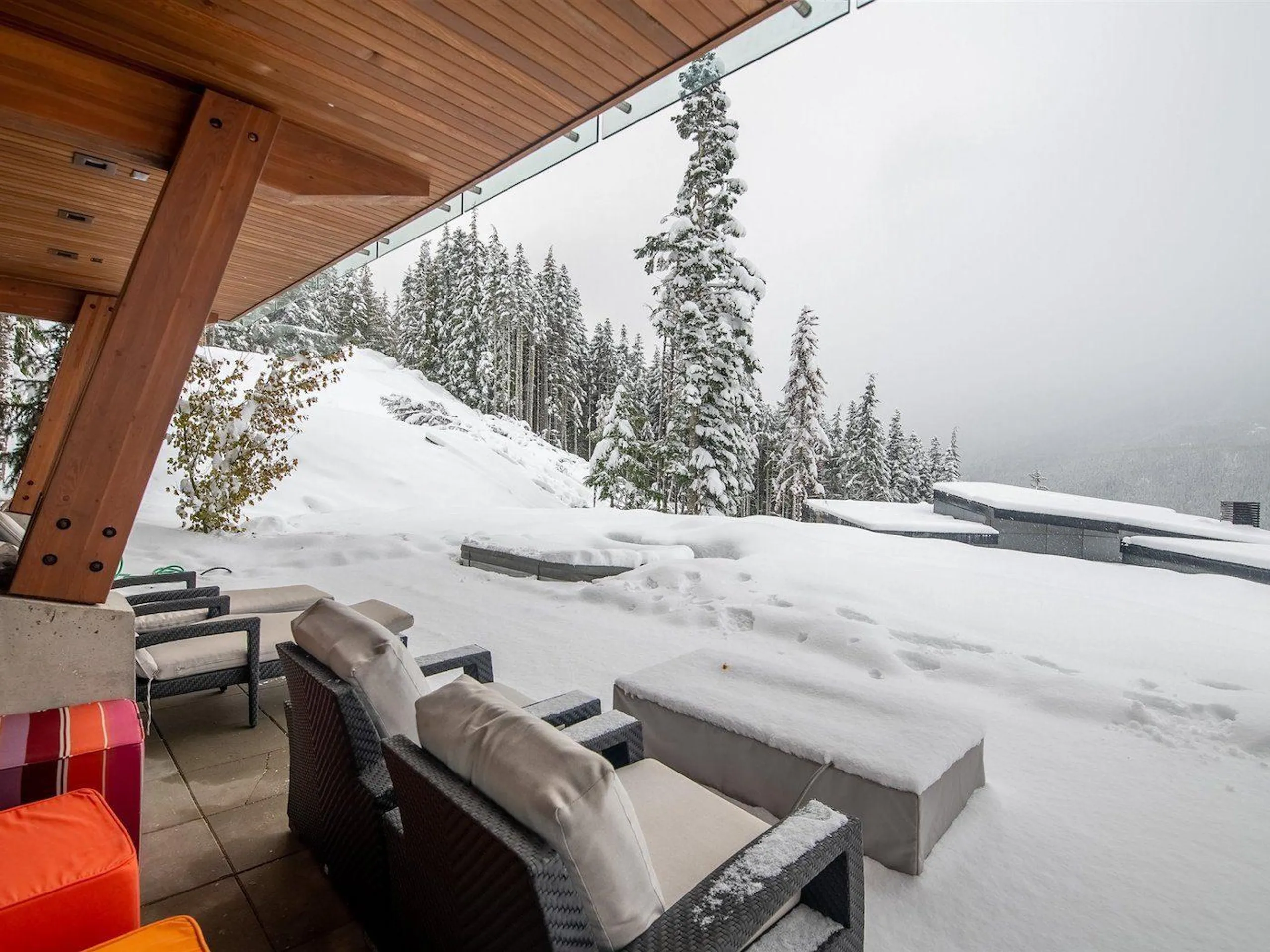 Lavish Haven with Majestic Mountain Views and Deluxe Poolside Retreat VILLAWAY® — photograph 11