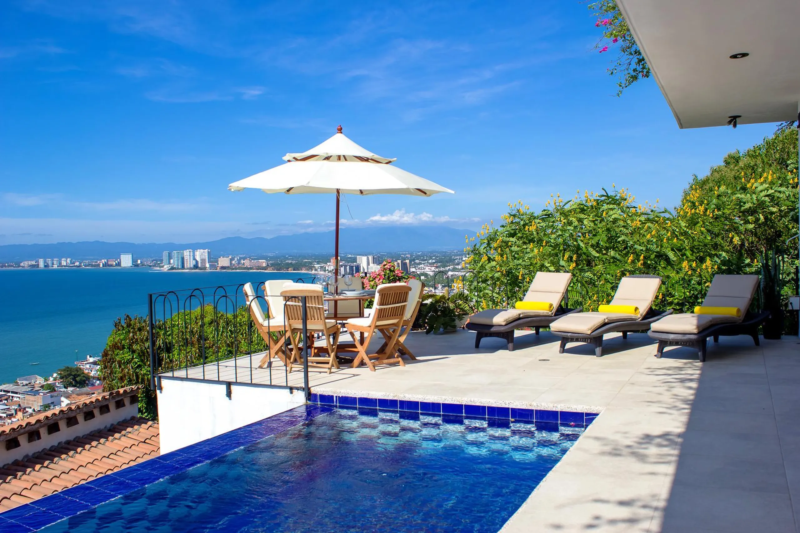 Stunning Puerto Vallarta Luxury Villa with Infinity Pool and Gorgeous Ocean Views — photograph 4