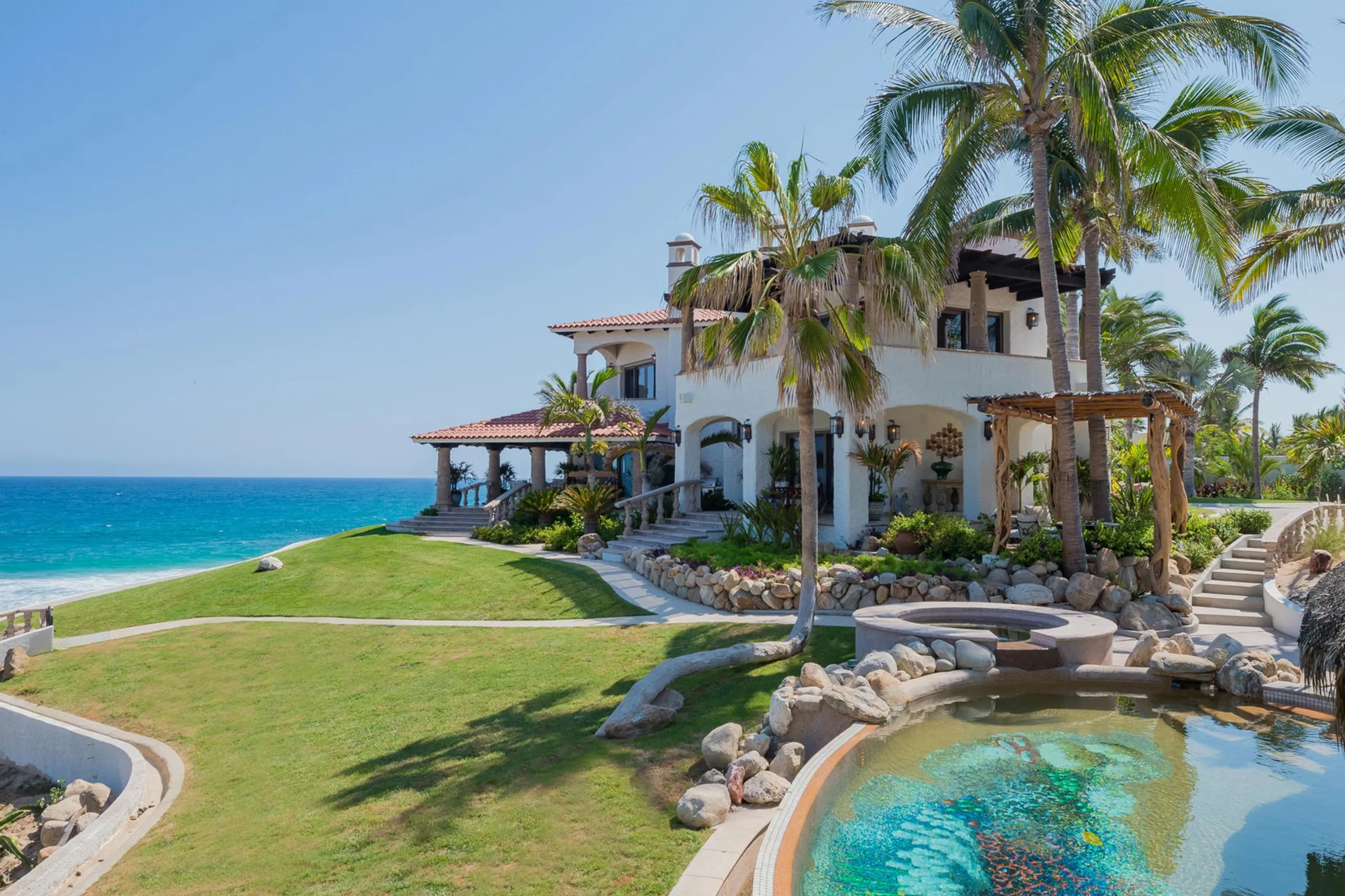 Playa Tortuga Beachfront Oasis Estate with Pool and Amazing Views, East Cape