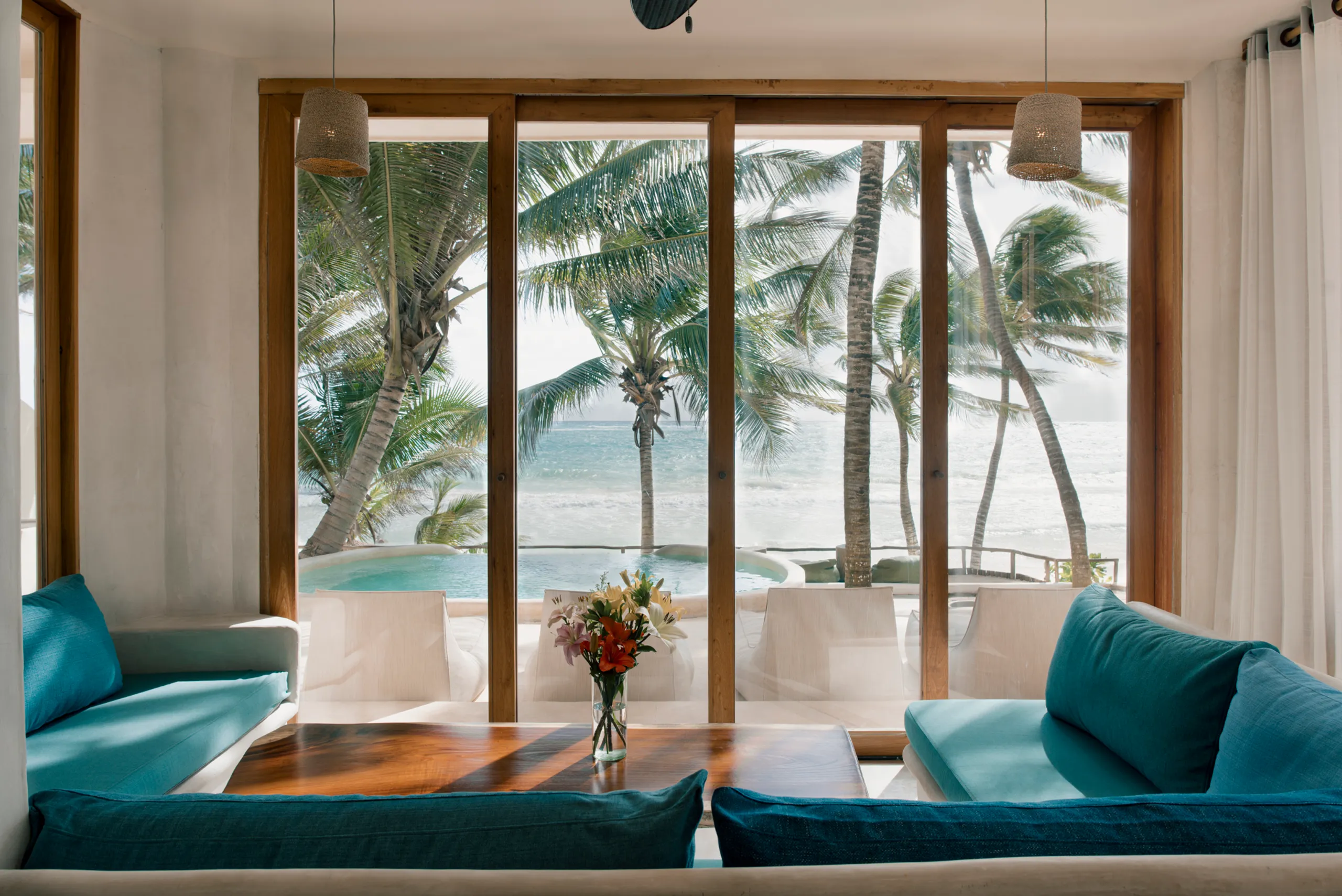 Grand Beachfront Villa in Tulum with Pool & Ocean Views — photograph 3