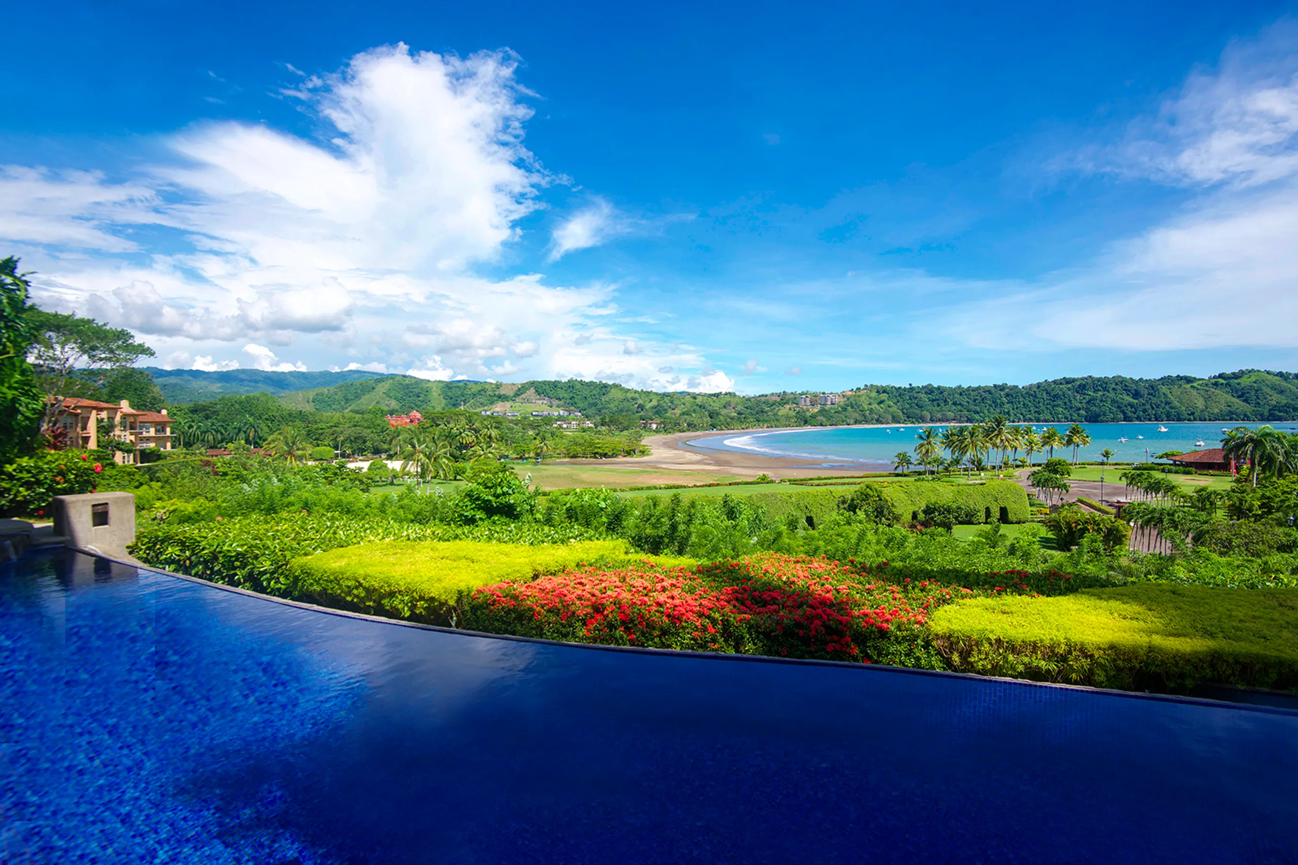 Elegant Costa Rica Villa with Private Pool, Overlooking Los Sueños Marina and Herradura Bay — photograph 3