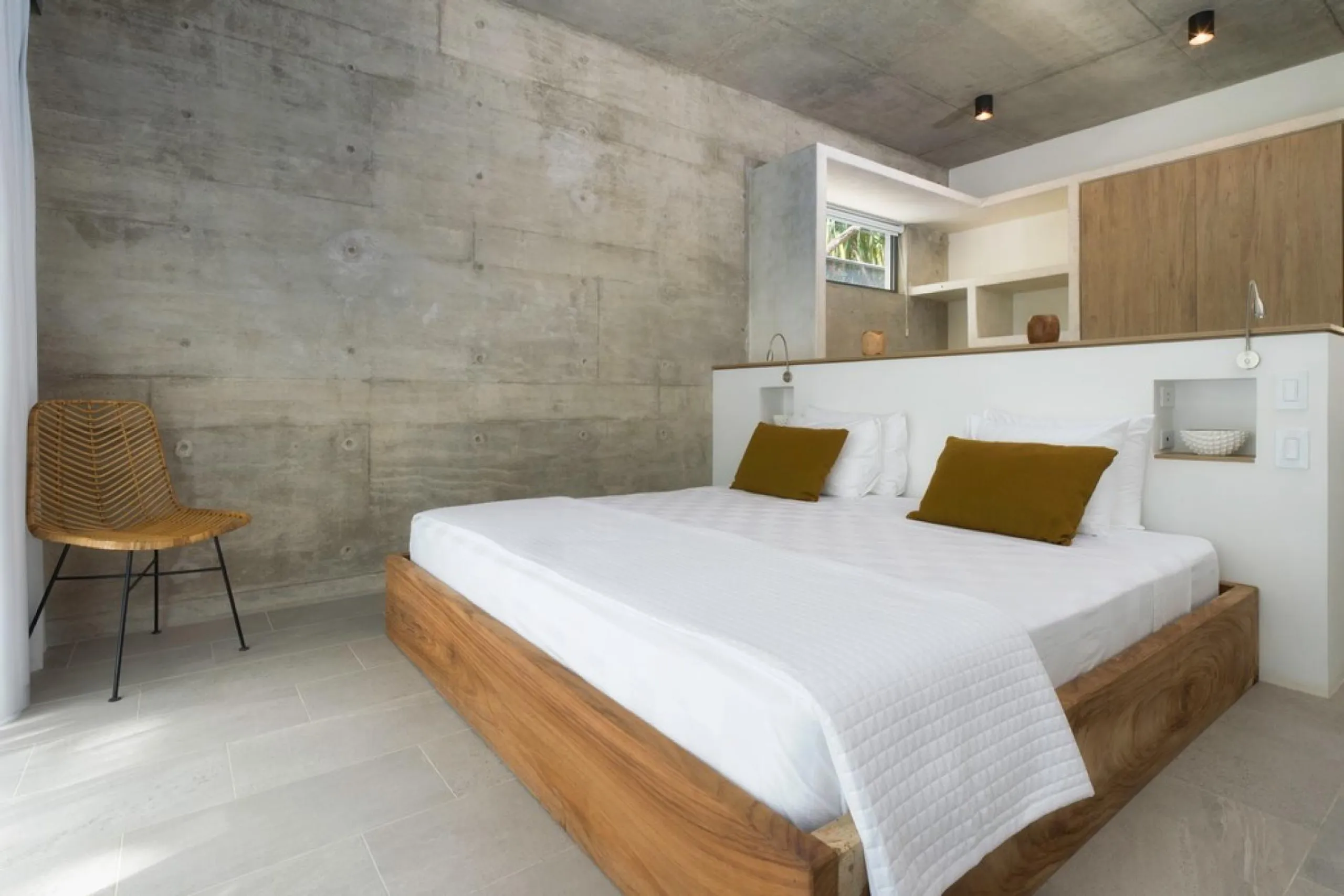 Ultra-Modern Hippie Chic Beachfront Estate with Infinity Pool — photograph 8