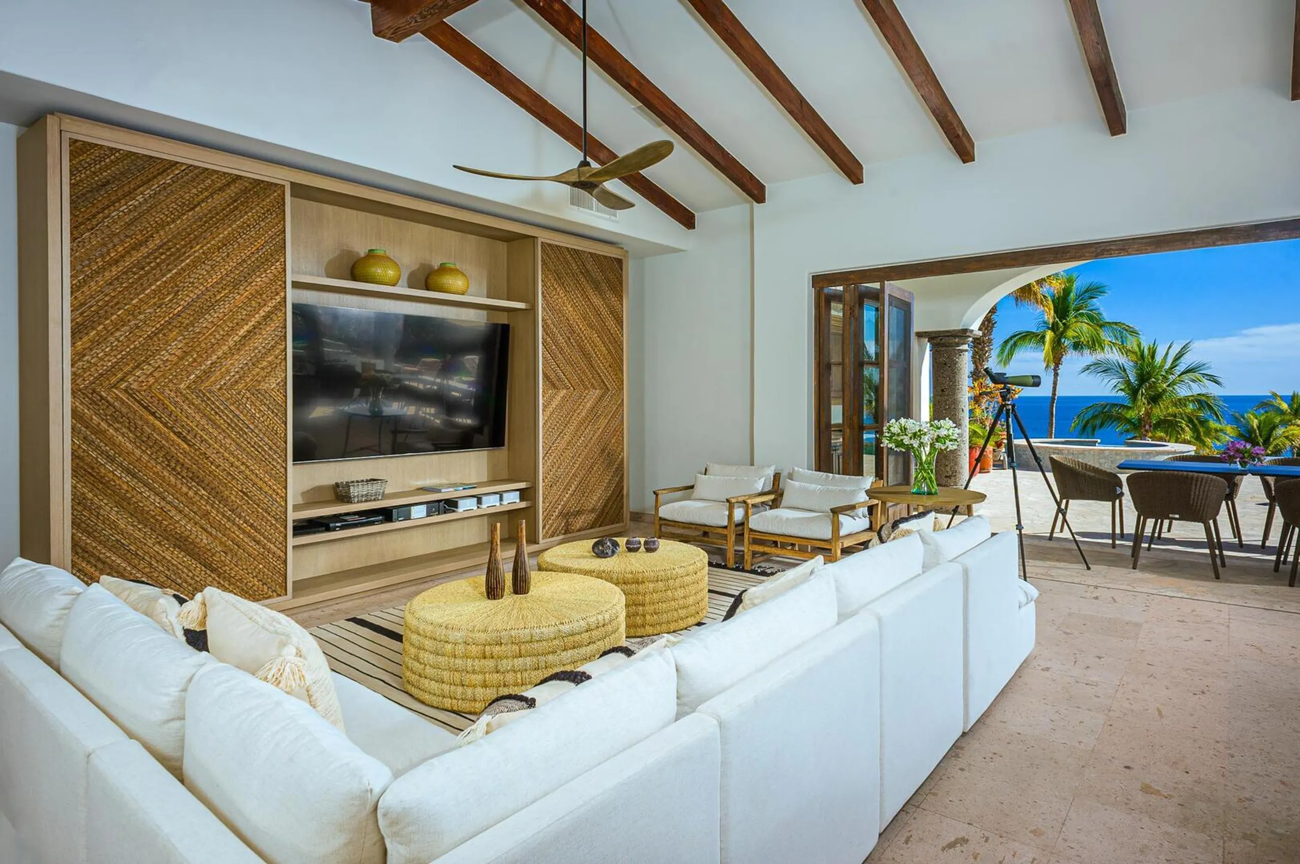 Sleek Villa Haven in Palmilla Caleta with Infinity Pool and Spectacular Sea of Cortez Vistas — photograph 10