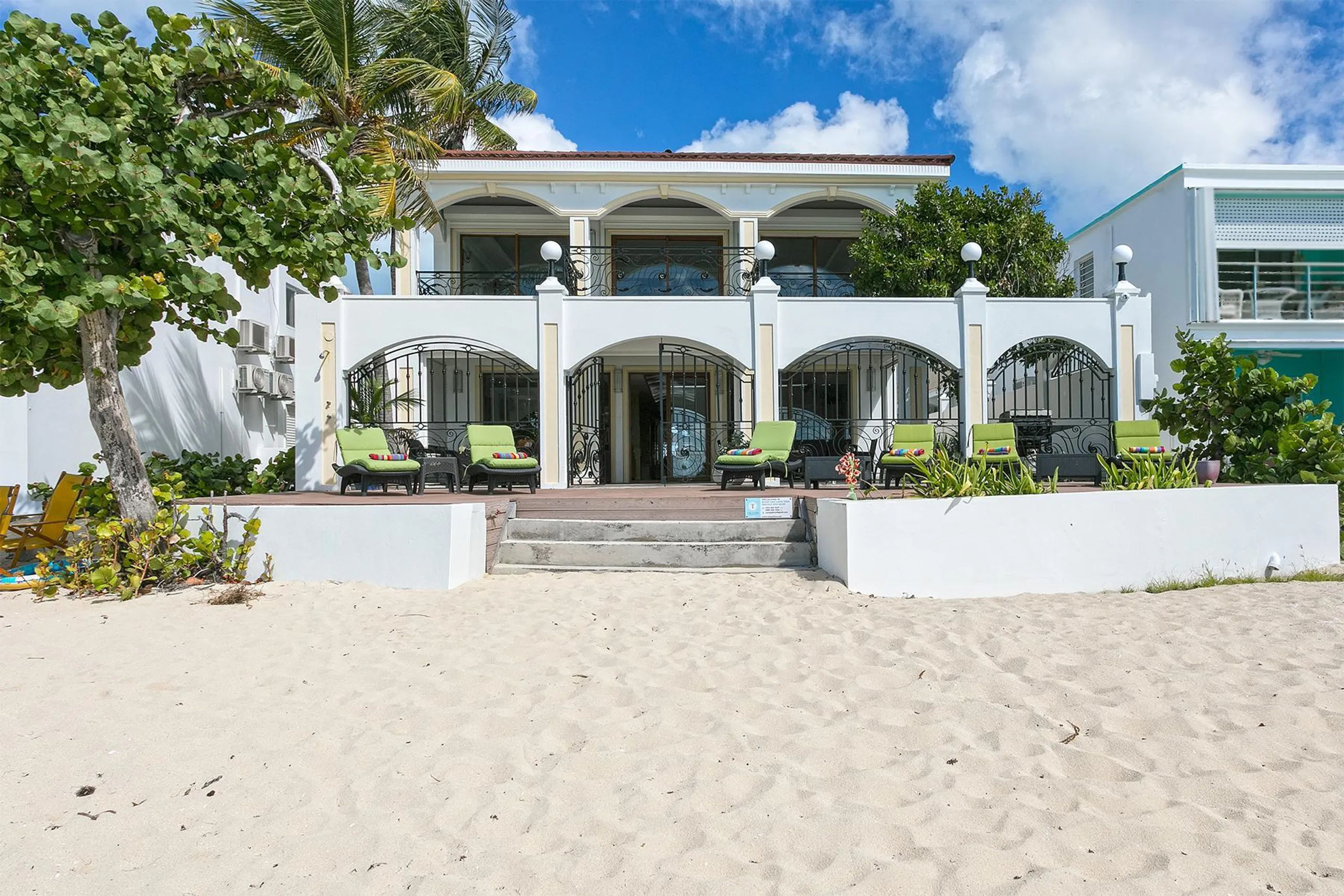 Posh Beachfront Villa with Plunge Pool on Simpson Bay — photograph 8