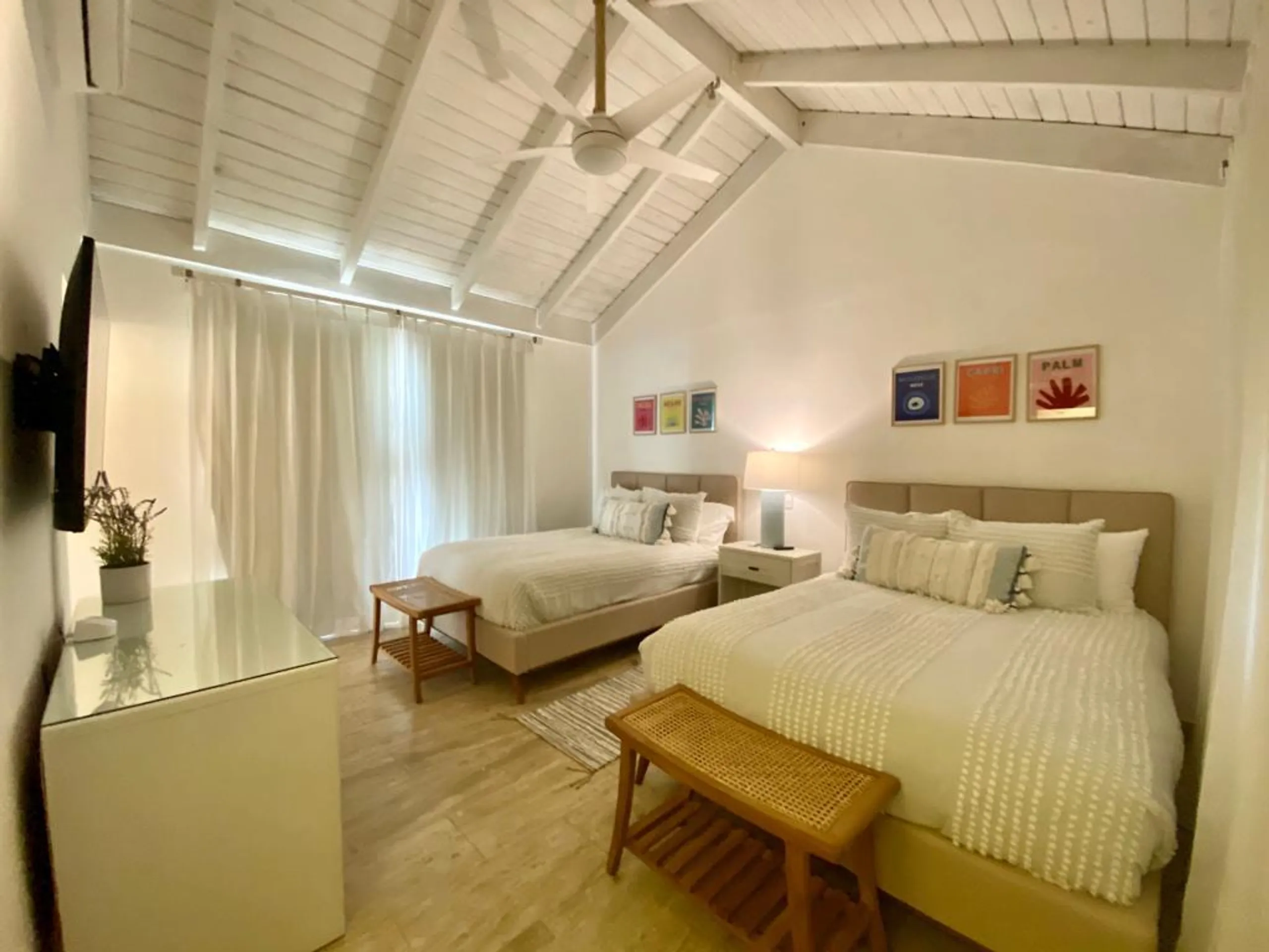 Tranquil Tropical Retreat with Private Pool — photograph 9