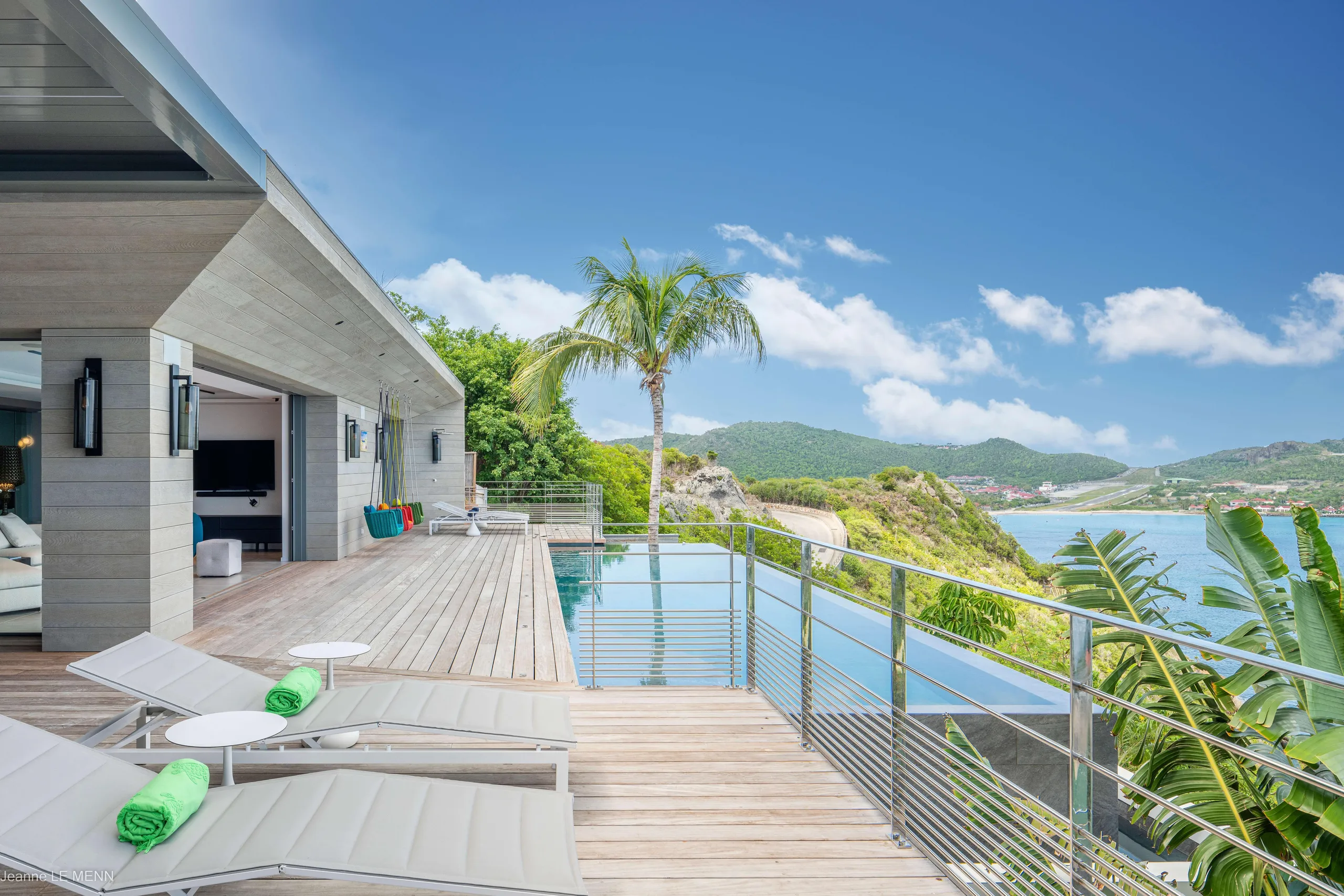 Breathtaking Cliffside Villa in Saint-Jean with Infinity Pool and Stunning Ocean Views, St. Jean
