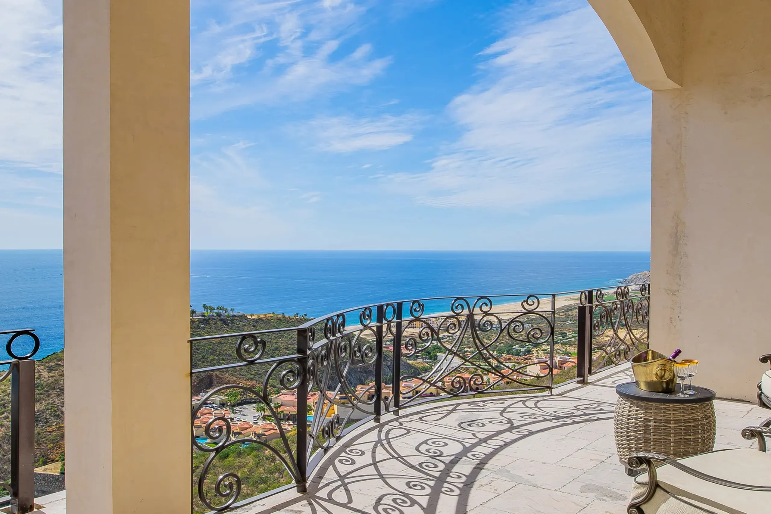 Exquisite Hillside Villa in Pedregal with Private Pool and Pacific Ocean Views — photograph 10