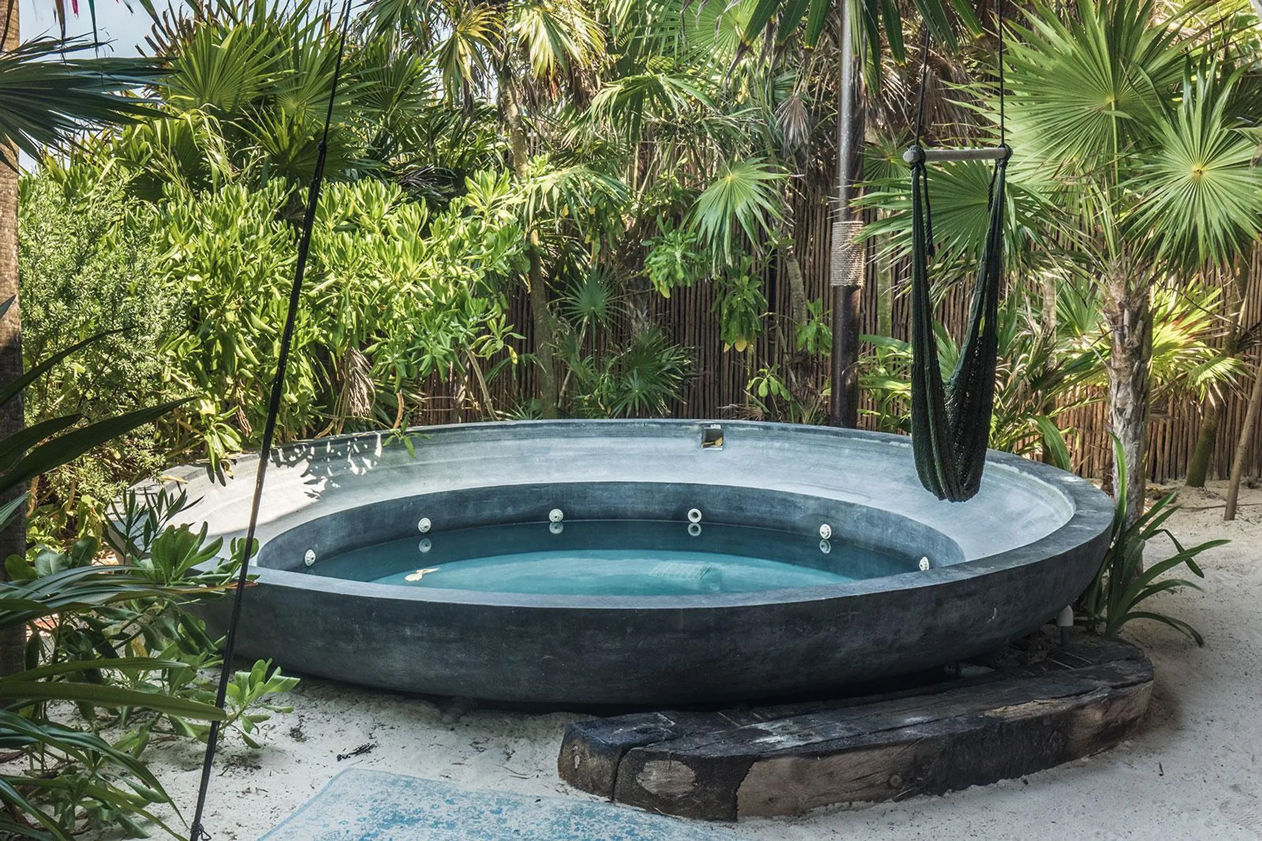 Private and Secluded Captivating Eco-Luxe Villa with Pool and Ocean Views — photograph 5