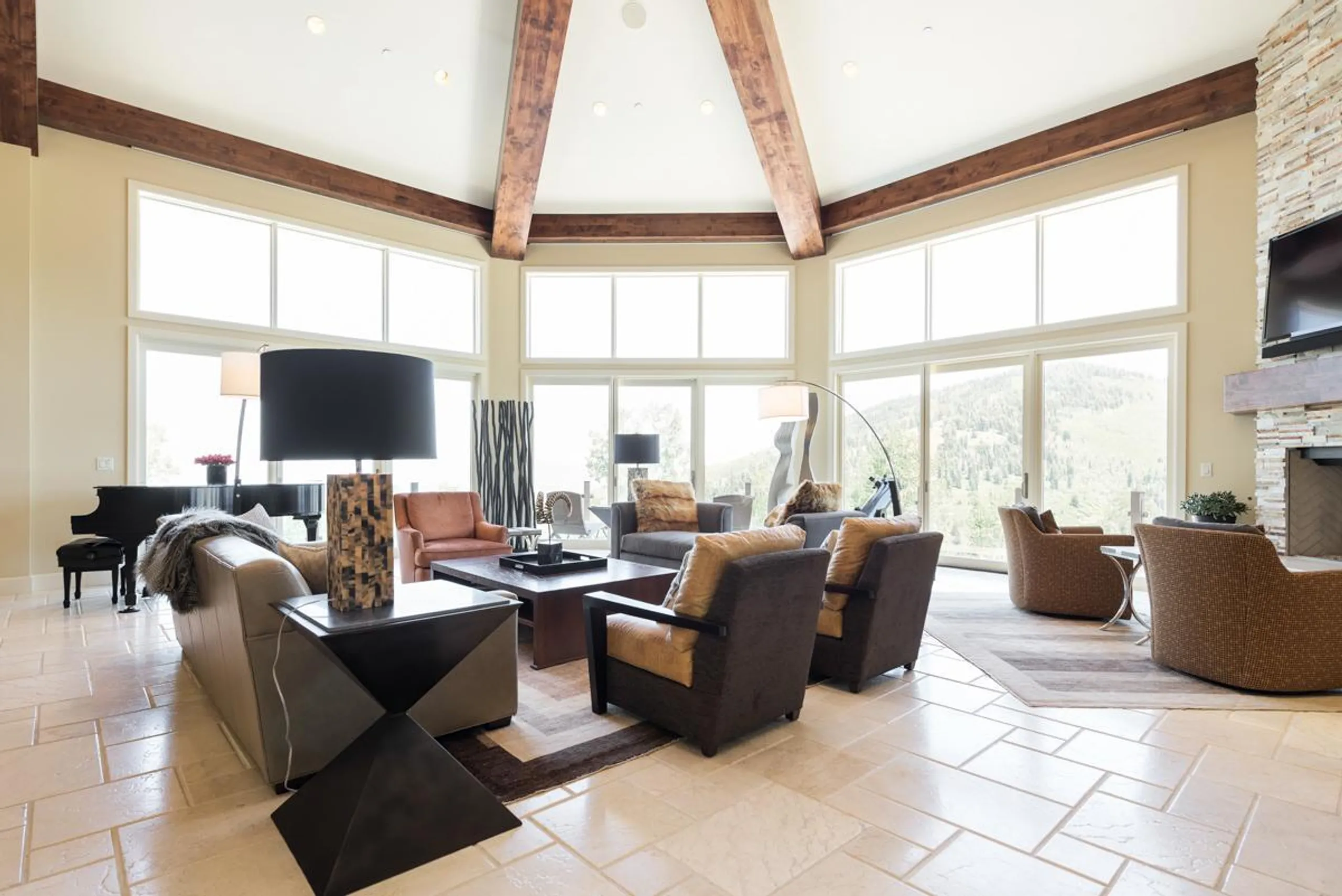 Harmony Alpine Chalet with Private Pool and Amazing Mountain Views — photograph 9