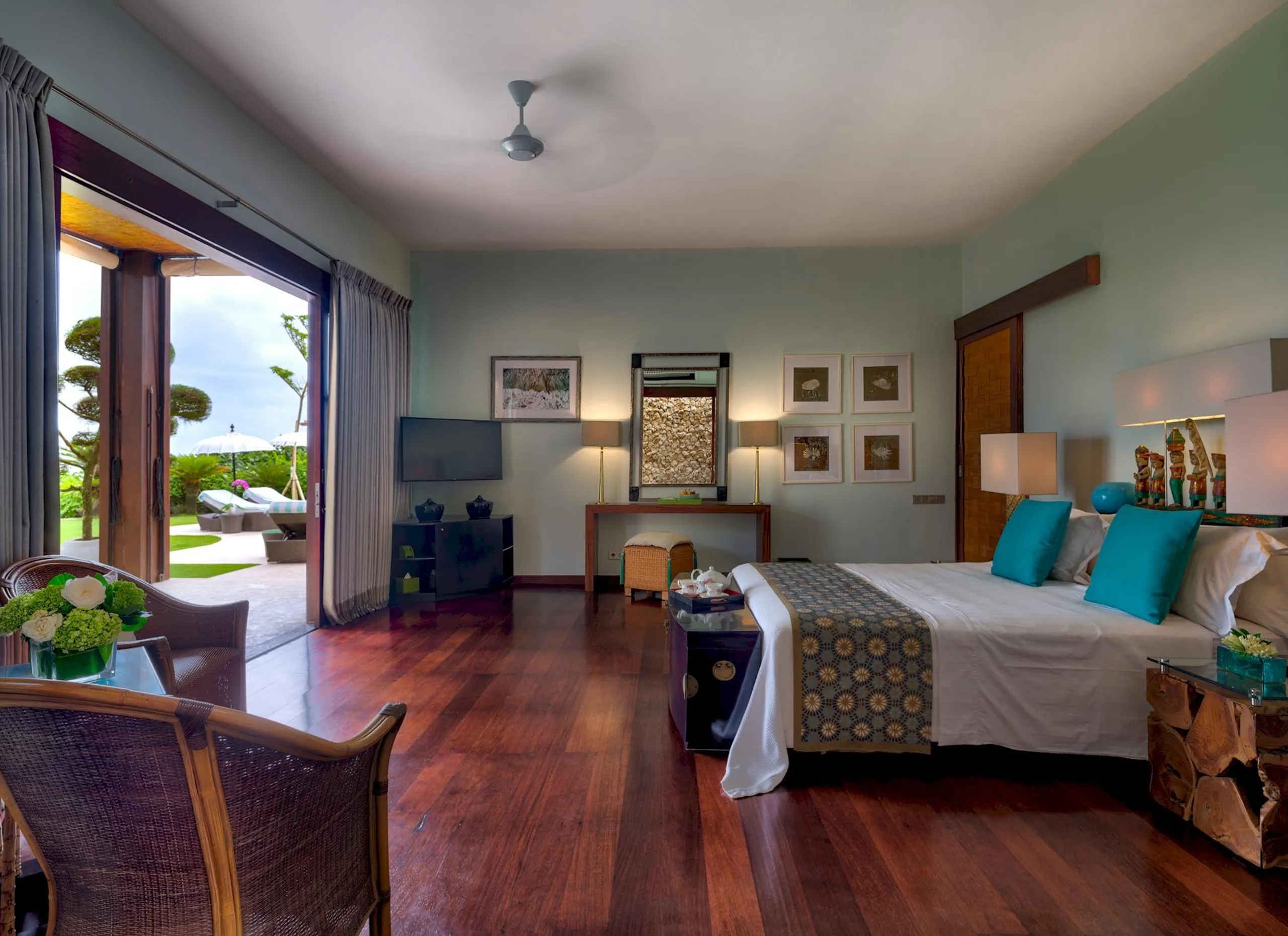 Elegant Seaview Villa with Invigorating Pool — photograph 12
