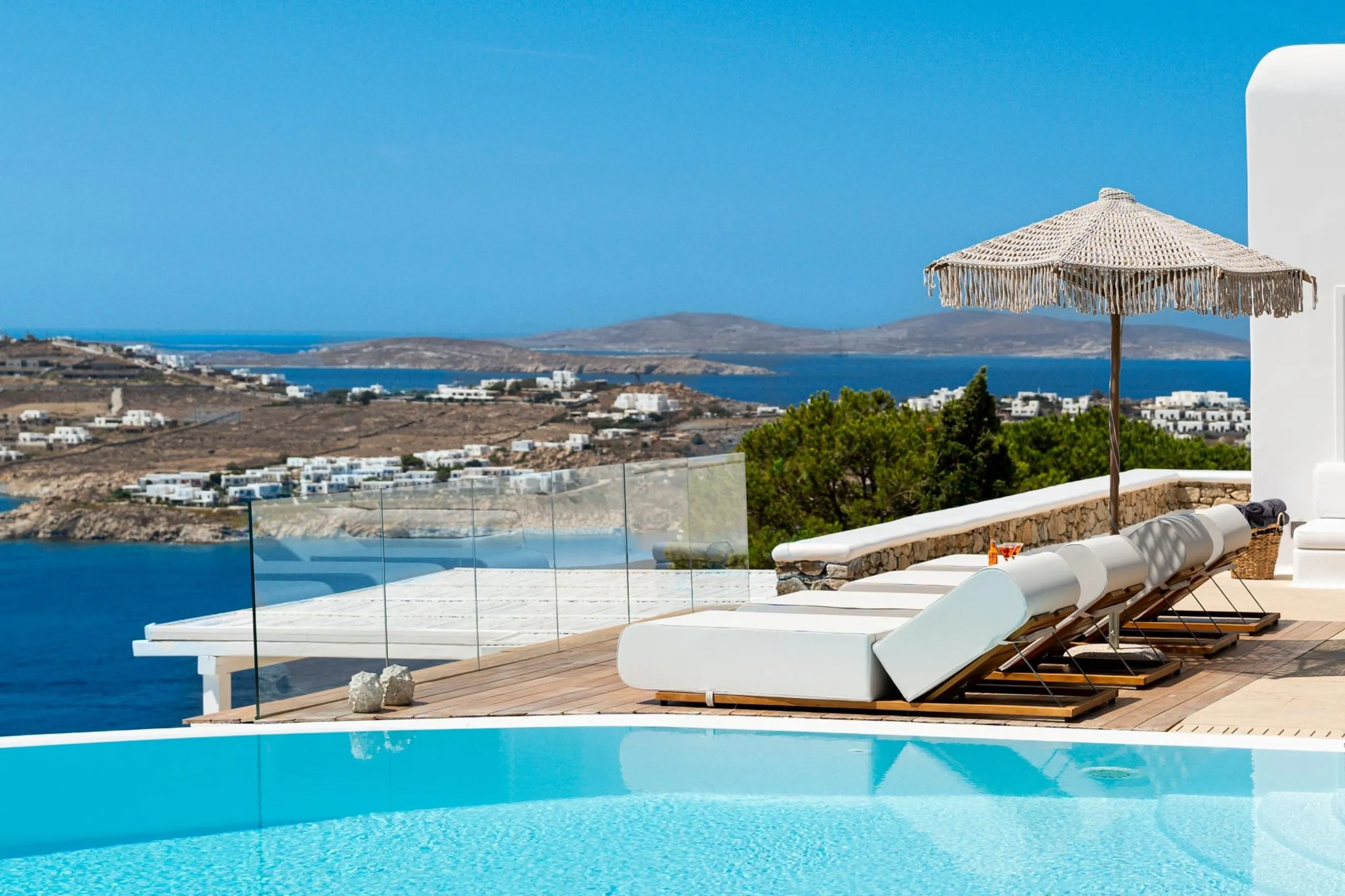 Elegant Oceanview Villa in Mykonos with Private Pool and Jacuzzi — photograph 4