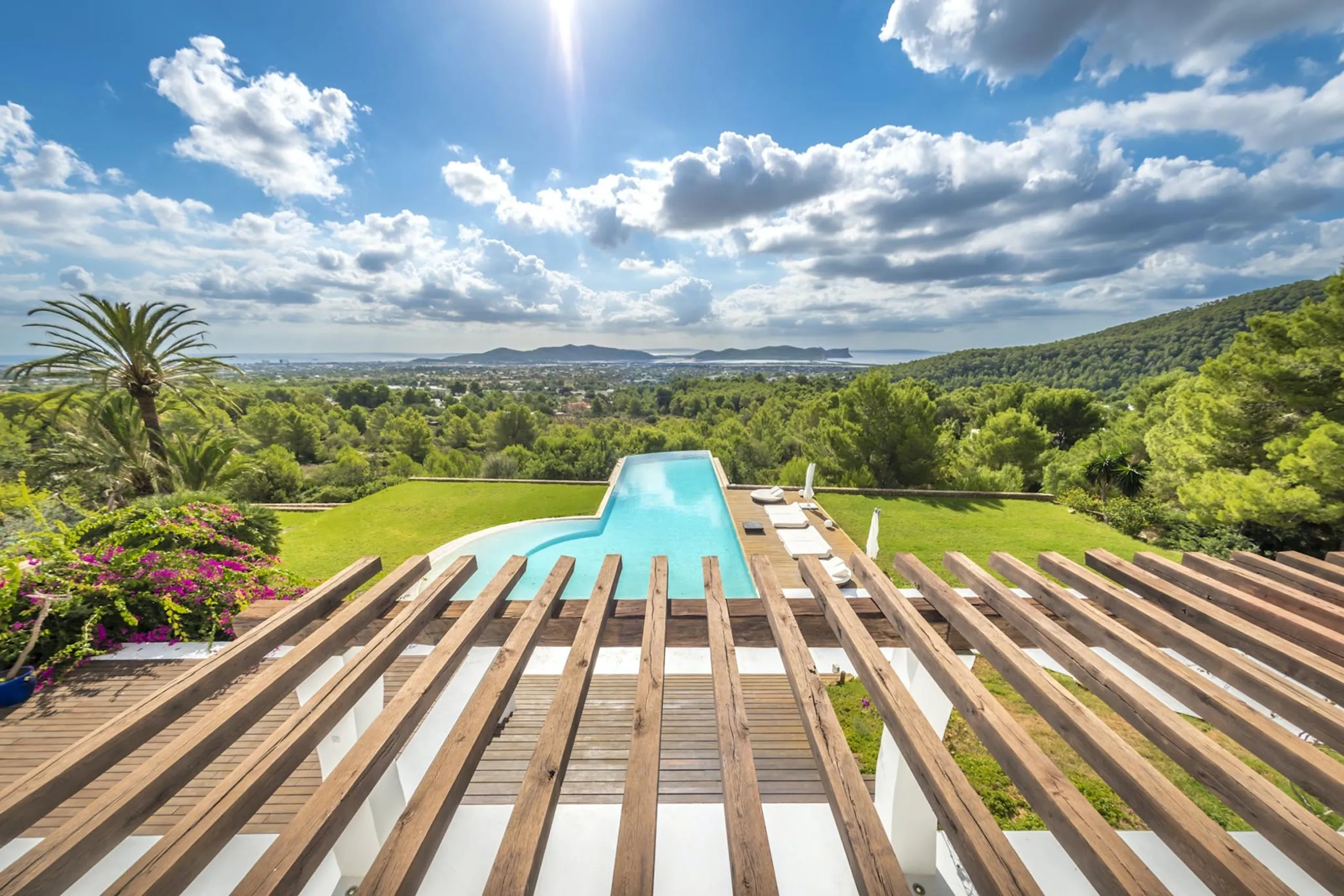 Superb Infinity View Villa with Private Pool and Sun Deck, Ibiza