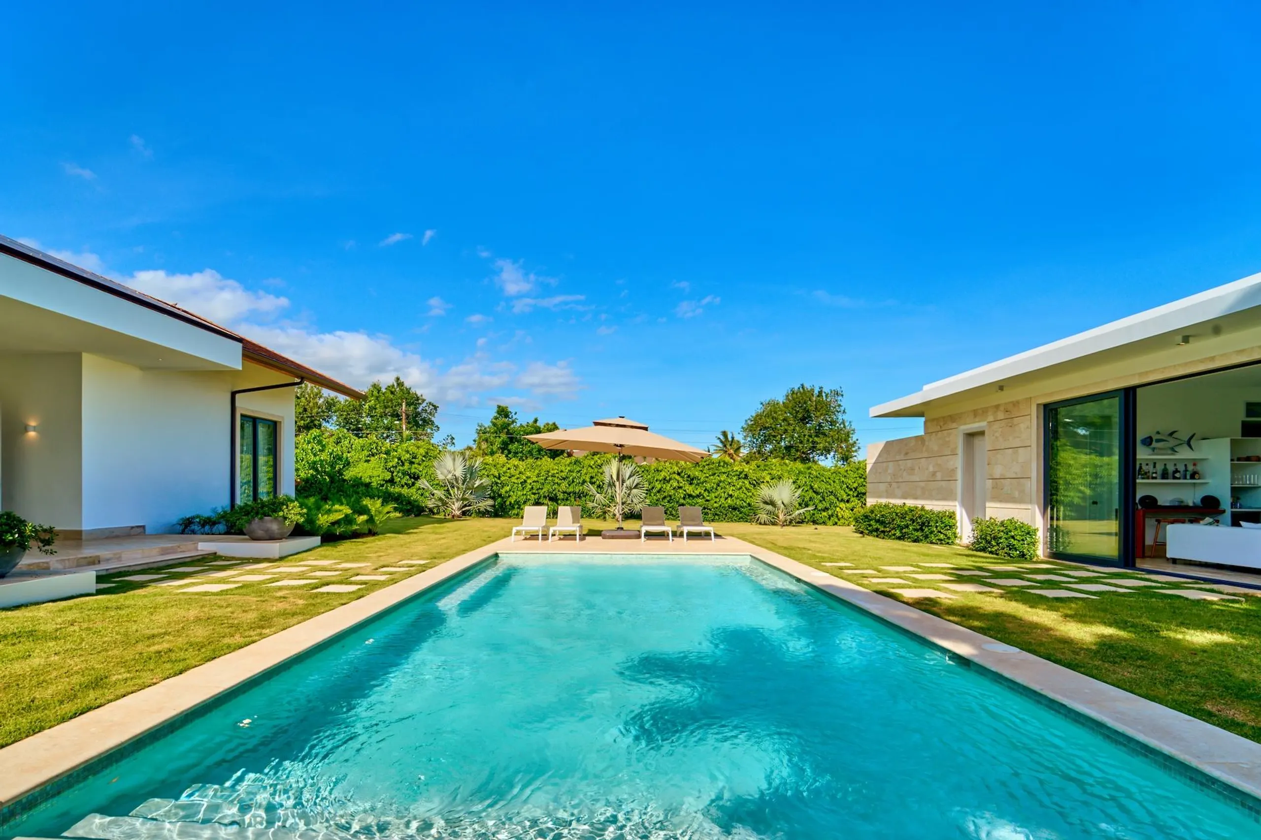 Deluxe Newly Built Paradise with Private Pool and Modern Amenities — photograph 4
