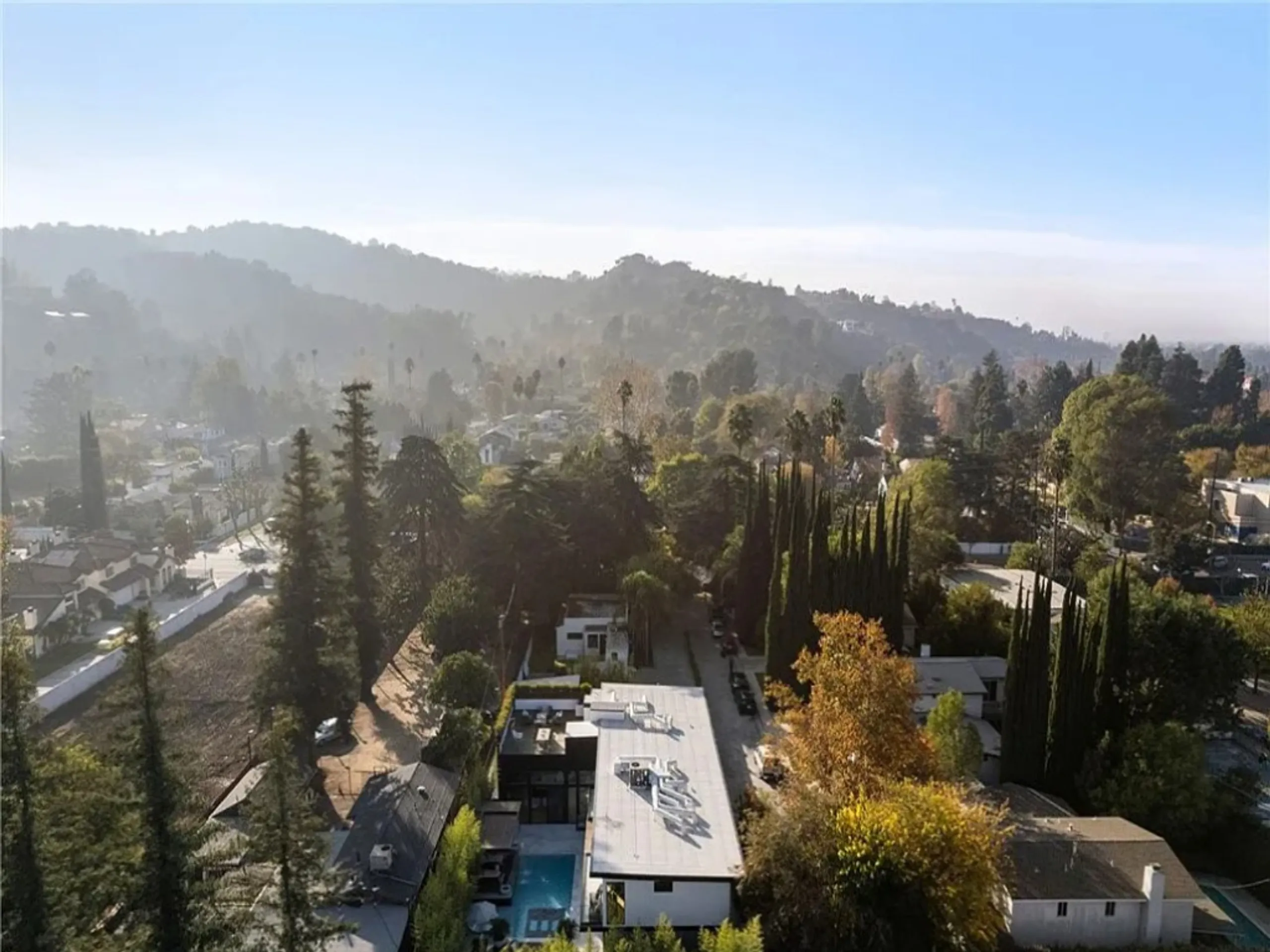 Elegant Studio City Estate with Saltwater Pool, Spa & Mountain Views — photograph 7