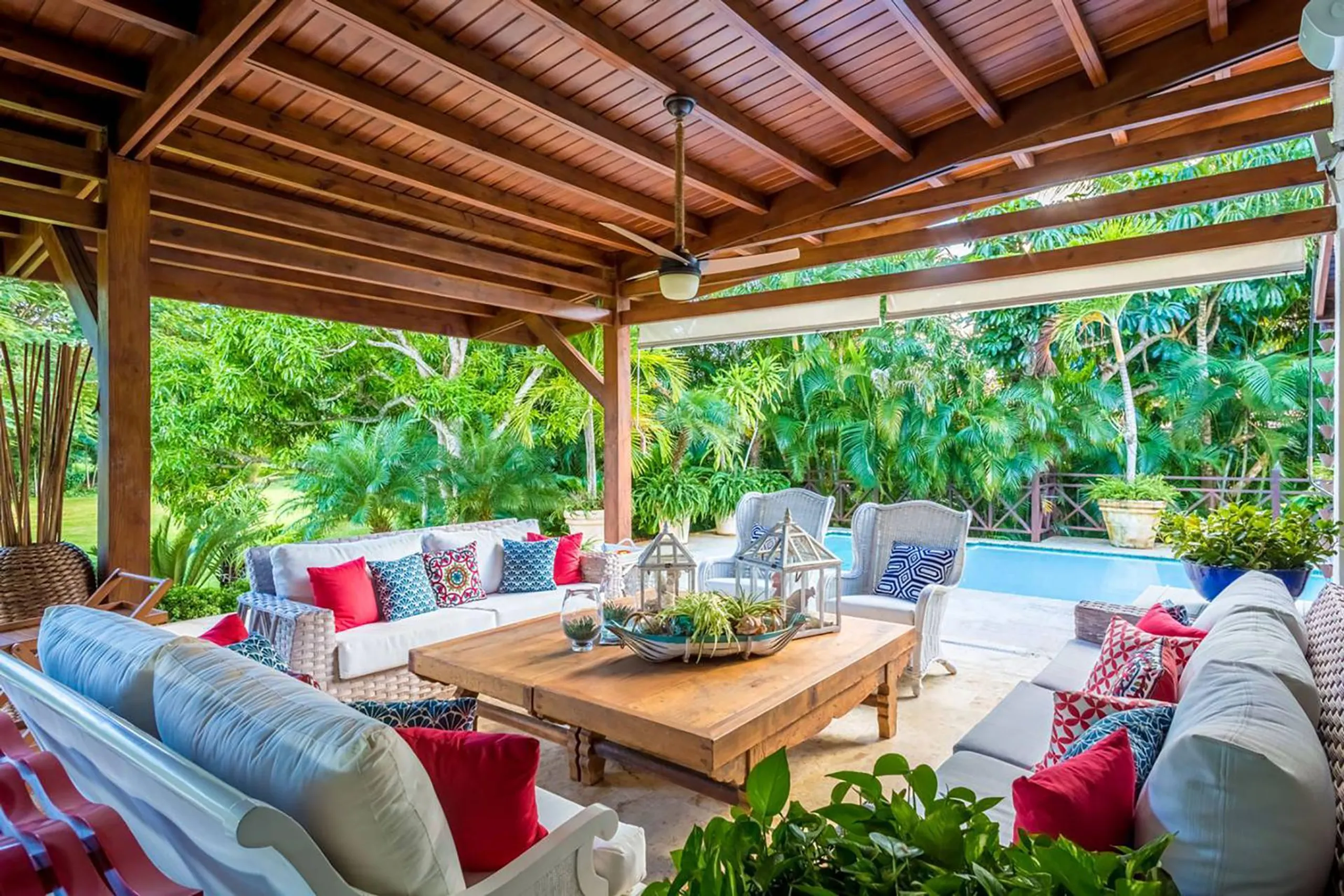 Modern Tropical Villa With Coastal Breeze — photograph 3