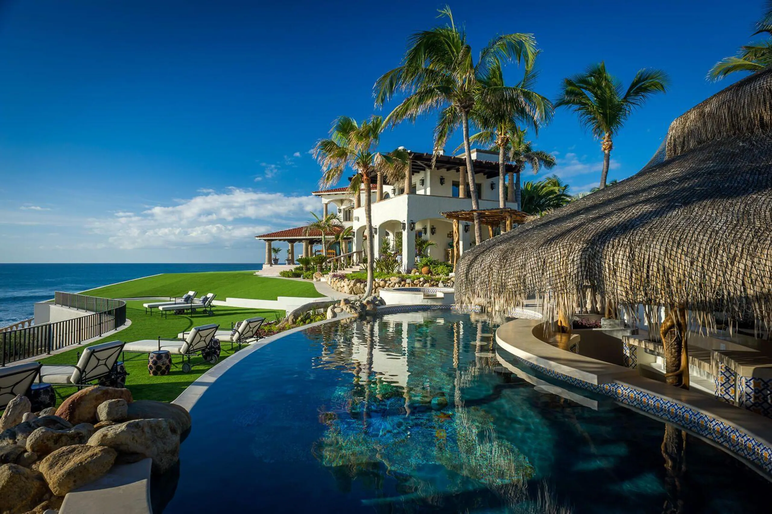 Luxurious Beachfront Villa in Playa Tortuga with Private Pool and Panoramic Ocean Views — photograph 4