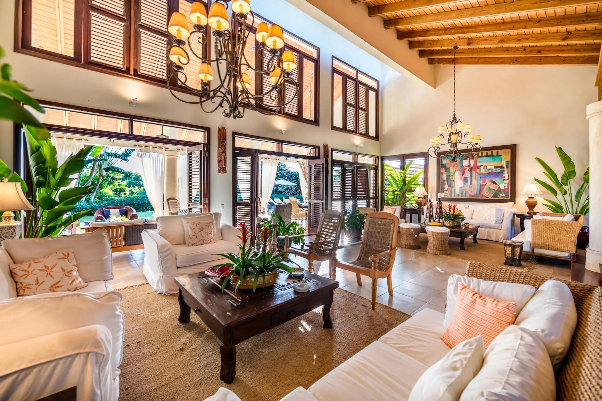 Plush and Inviting 6BR Villa with Private Pool and Relaxing Terrace — photograph 9