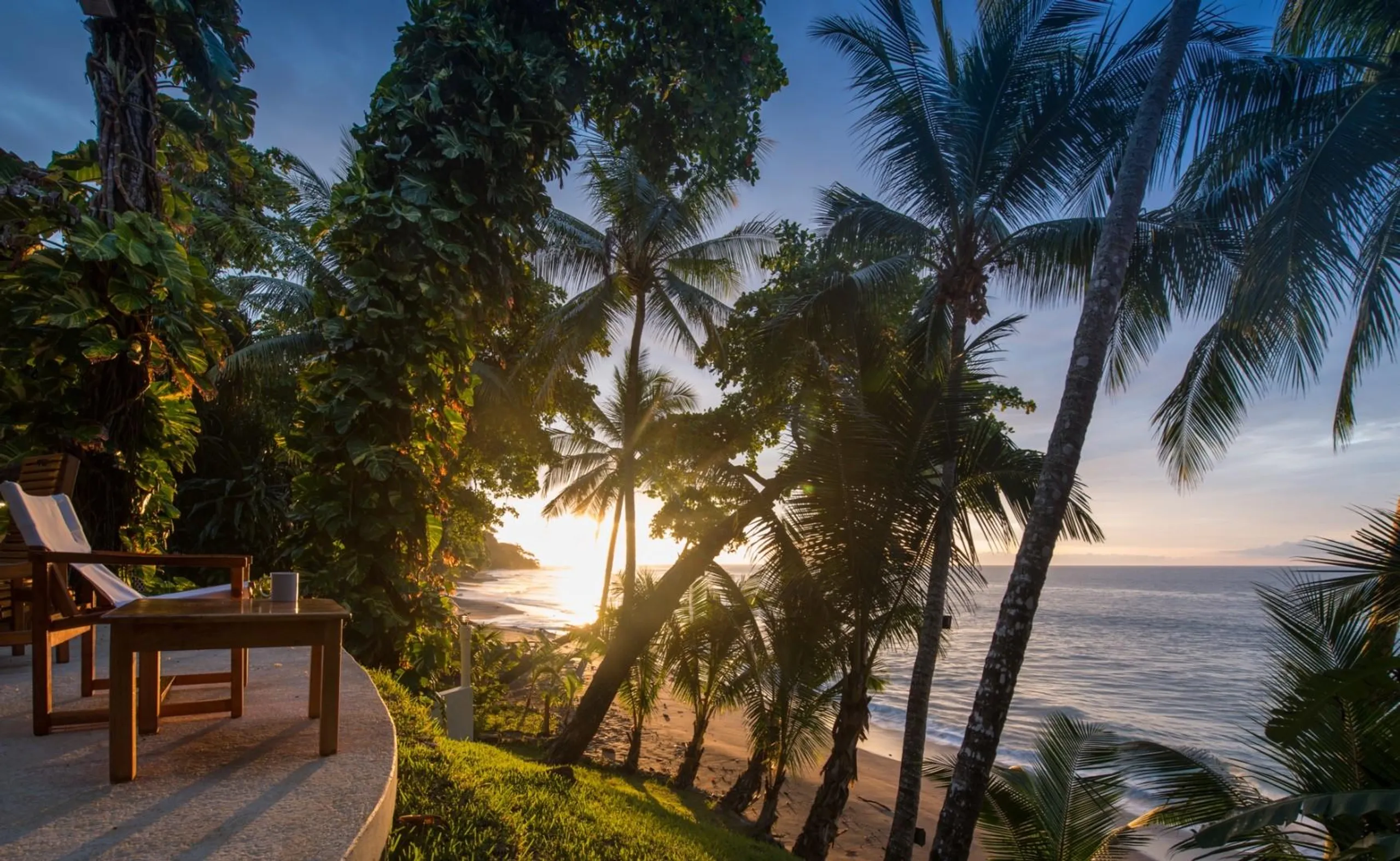 Whispering Waves Luxury Retreat with 4BR-Infinity Pool and Walks to Beach — photograph 9