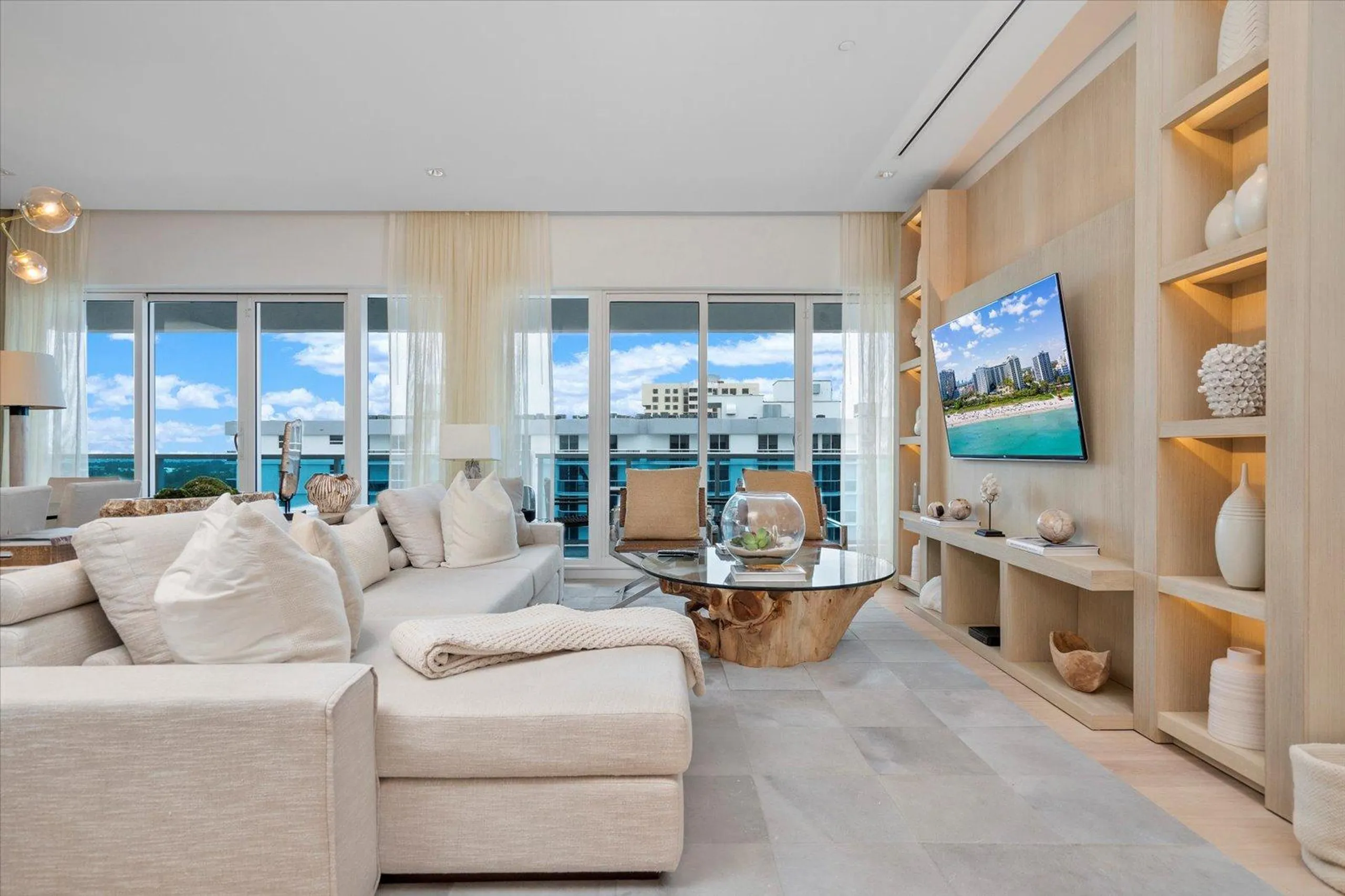 Miami Beach Ocean View Penthouse with Resort Style Amenities — photograph 7
