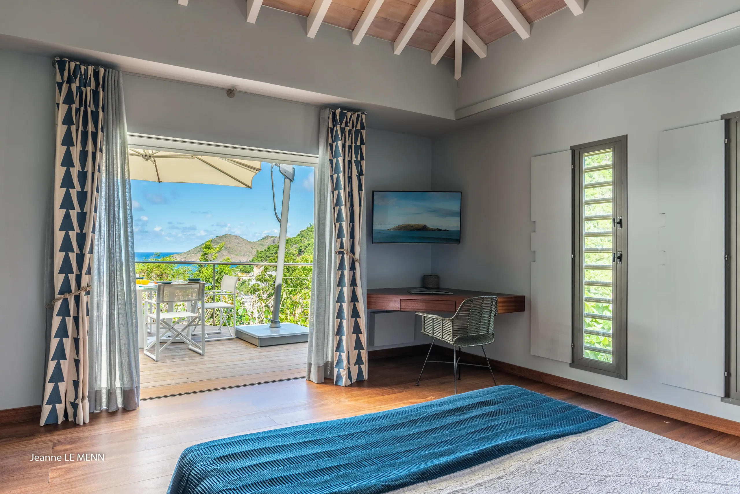 Refined Seaview Villa with Private Pool — photograph 6