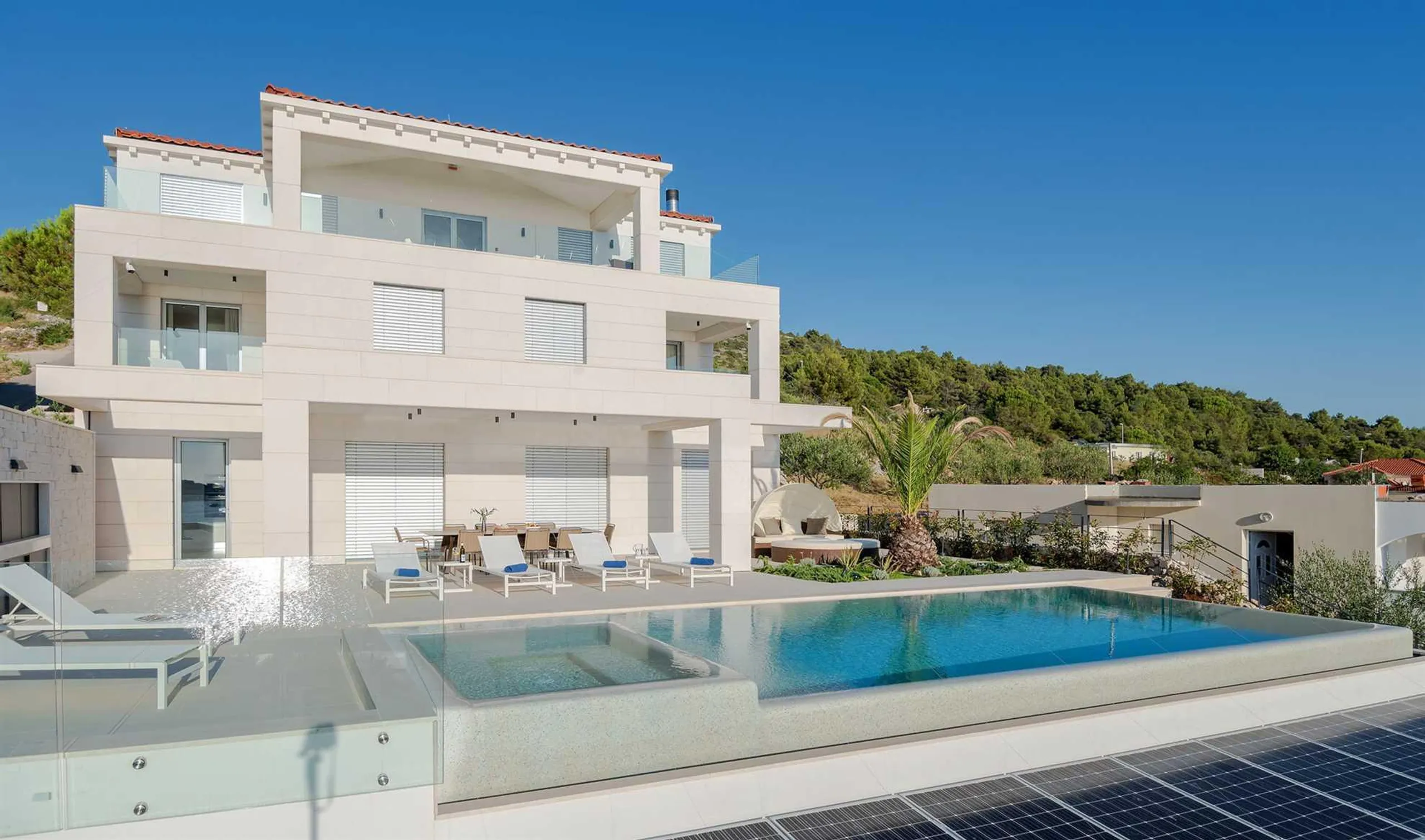 Luxury Villa with Infinity Pool and Breathtaking Panorama of Rogoznica's Peninsula — photograph 6