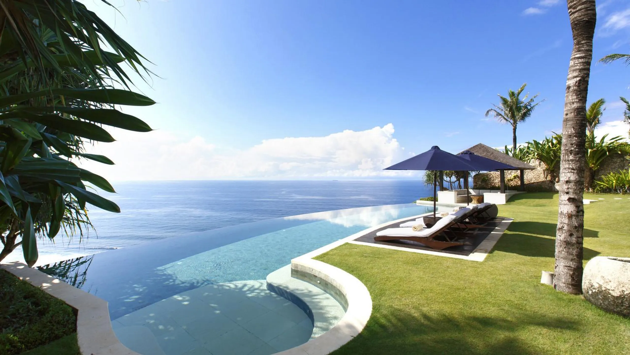 Uluwatu Cliffside Luxe Ocean View Estate with Infinity Pool and Ocean Views — photograph 5