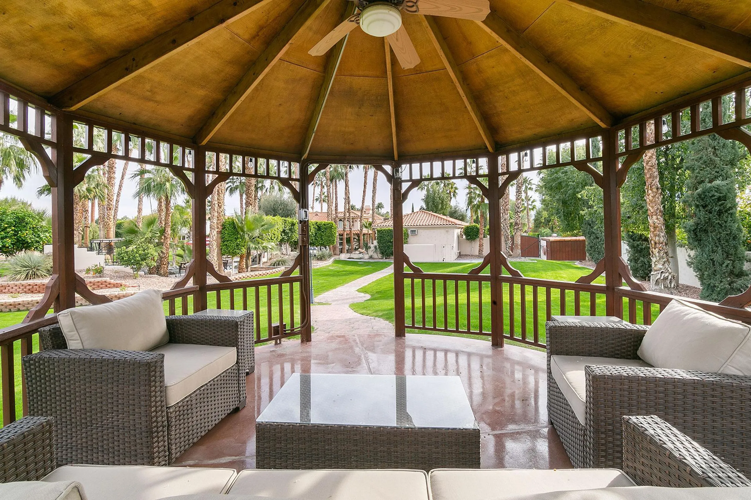 Regal Resort-Style Villa with Tropical Pool and Cabana — photograph 6