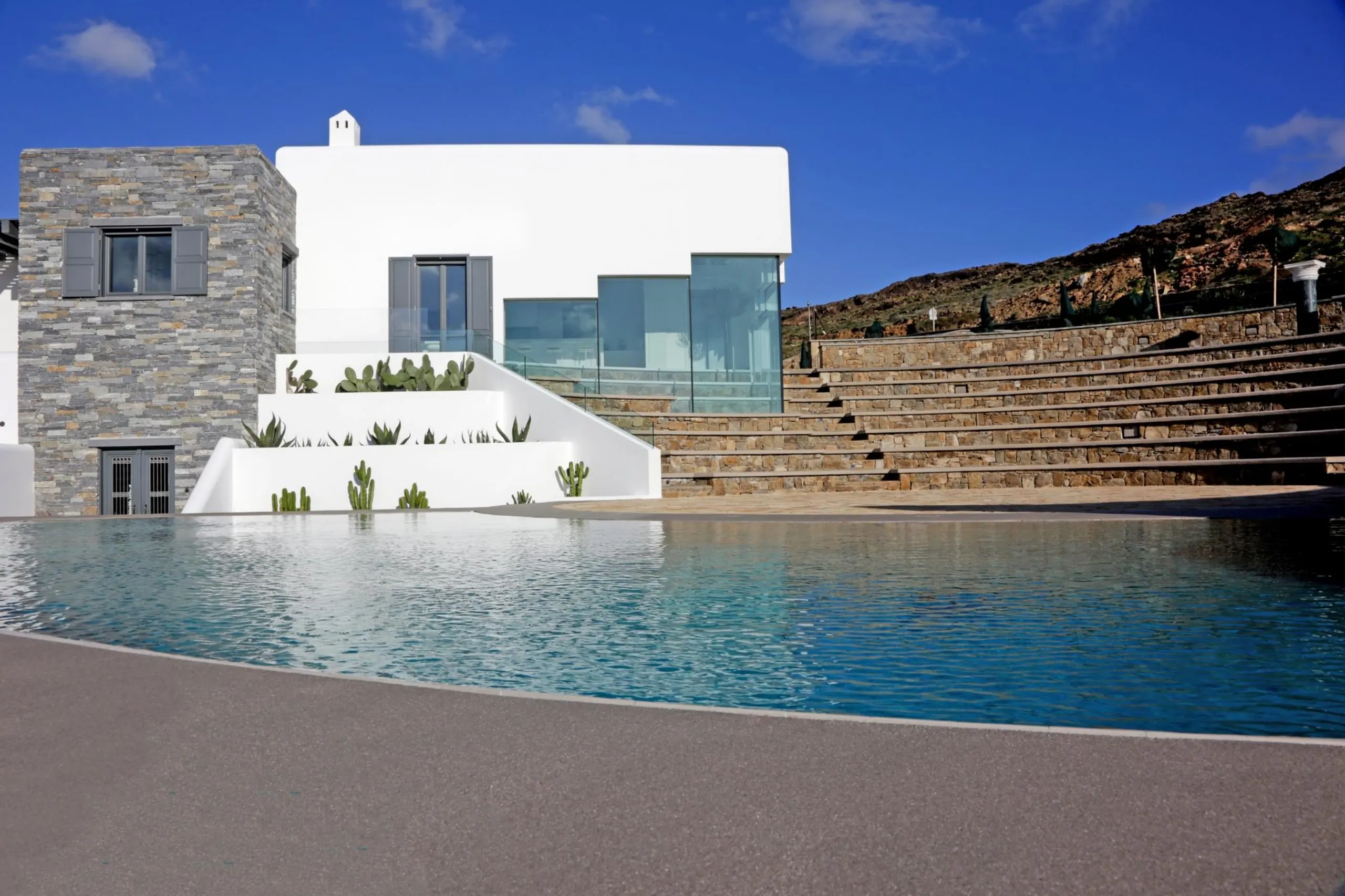 Invigorating Mykonos Retreat with Gorgeous Views, South Aegean