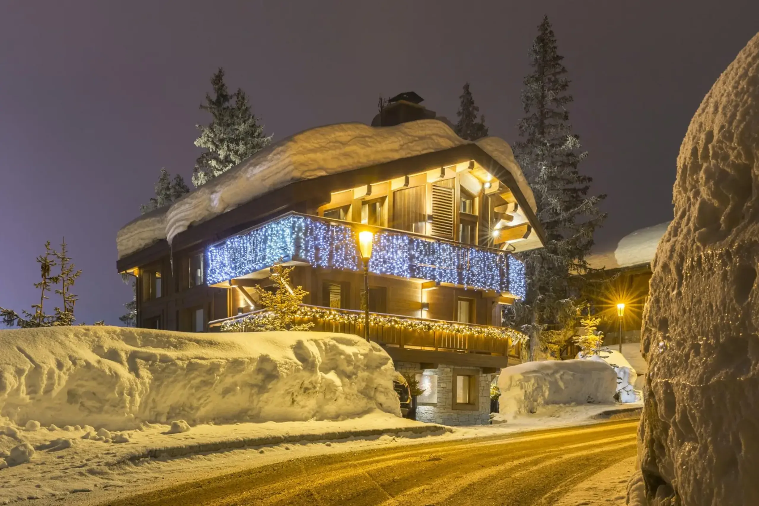 Courchevel Luxury Chalet with Private Pool and Fitness Room, Courchevel 1850