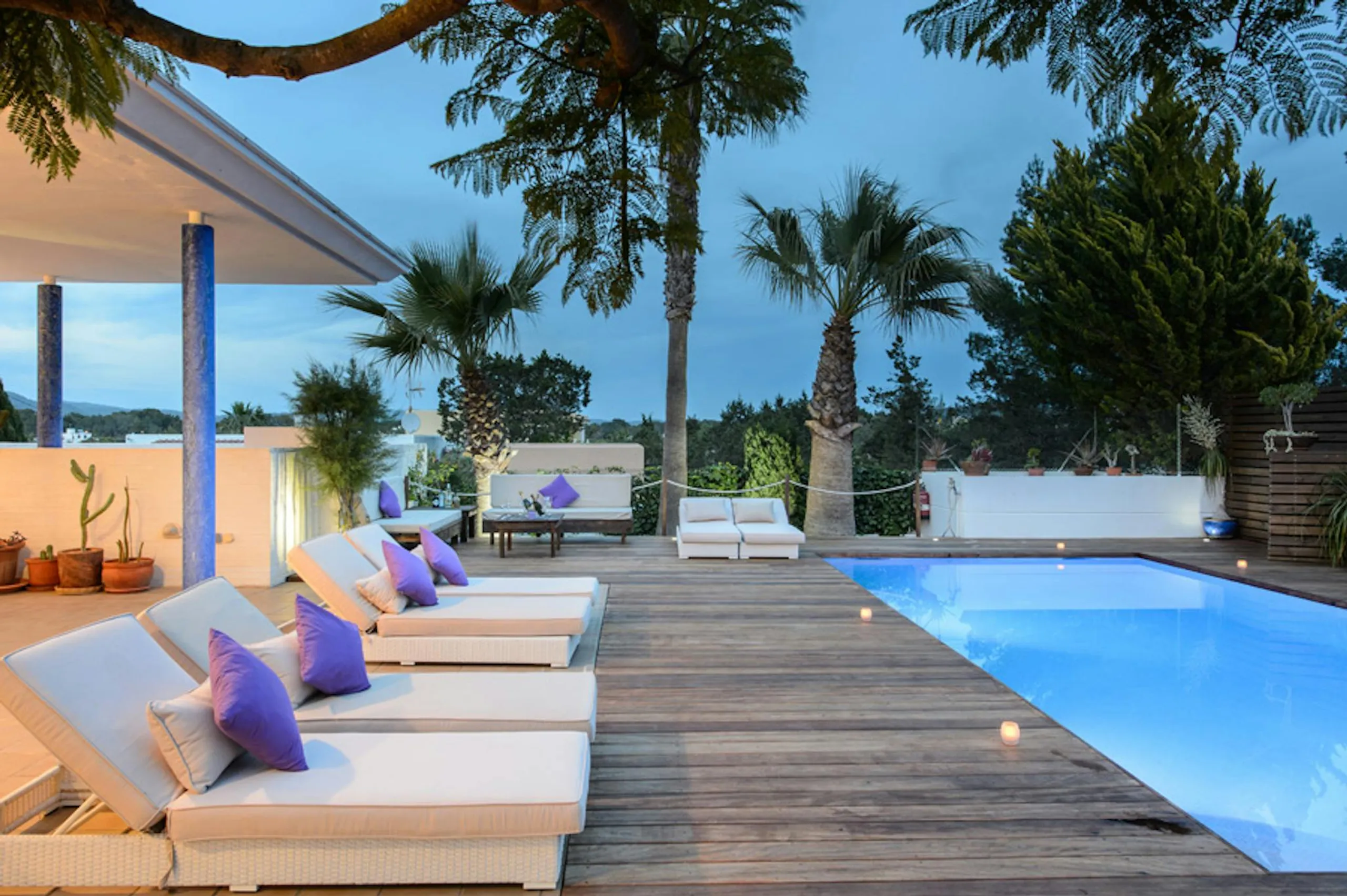 Refined Modern Villa in Ibiza with Private Pool and Sun Deck — photograph 12