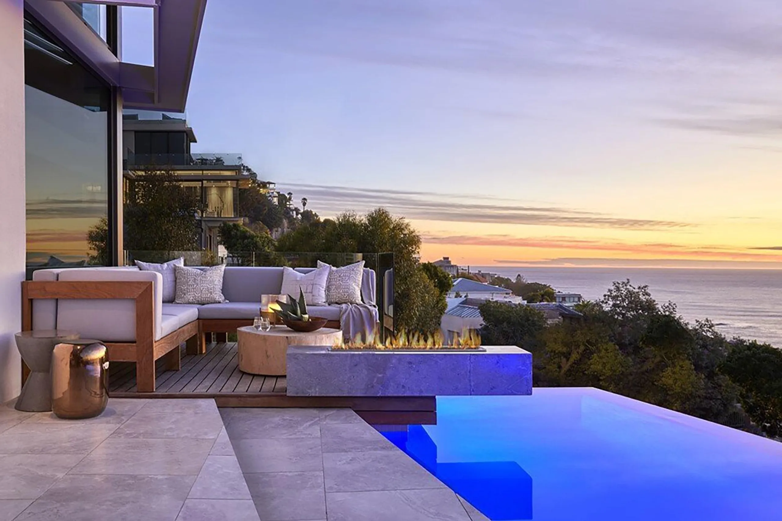 Ultimate Comfort Unveiled Ocean View and Panoramic Mountain Vistas, Cape Town