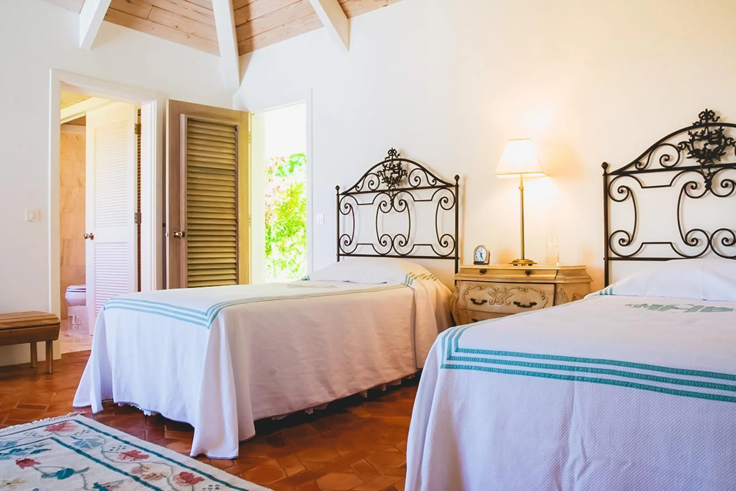 Rejuvenating Seaview Villa with Private Pool and Walks to Beach — photograph 10
