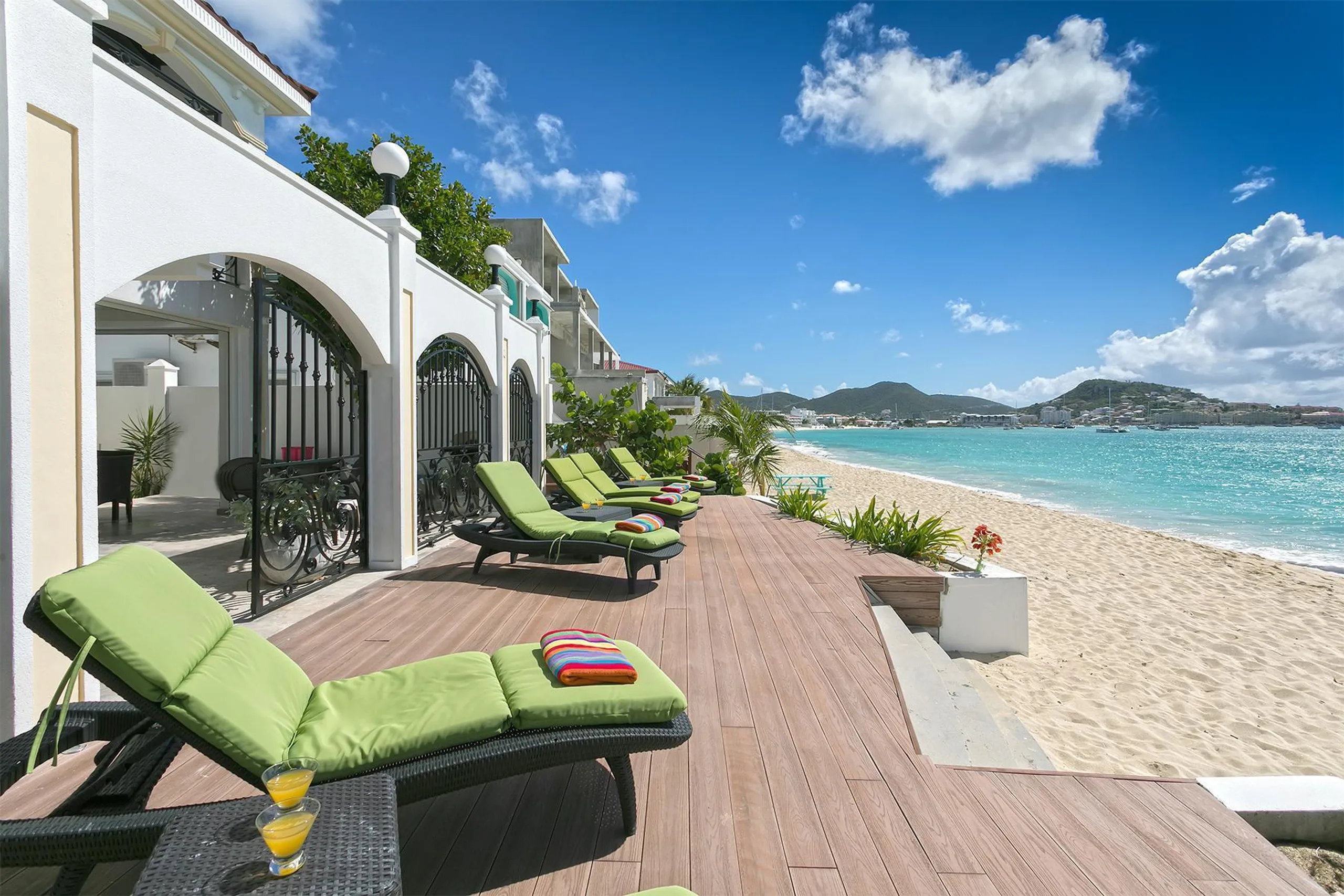Posh Beachfront Villa with Plunge Pool on Simpson Bay, St Martin De Seignanx
