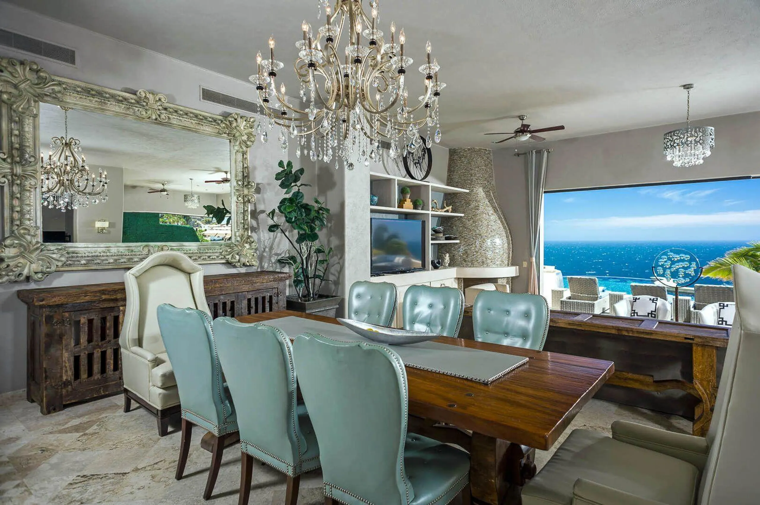 Grand Pedregal Estate with Infinity Pool, Hot Tub and Ocean Views — photograph 8