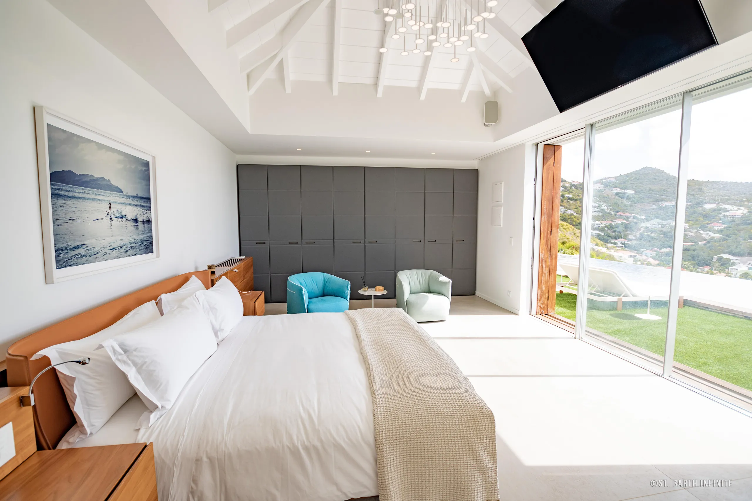 Palatial Oceanview Villa with Infinity Pool — photograph 6